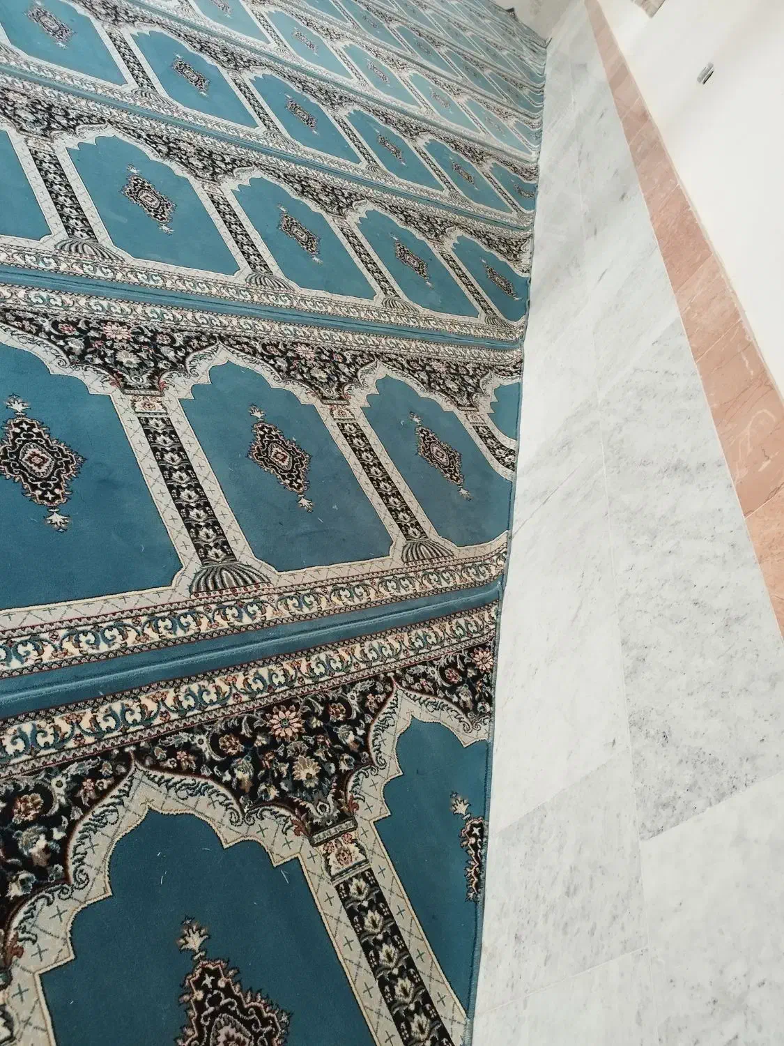 اجرا / نصب فرش محرابی|فرش|مشهد, فرهنگ|دیوار