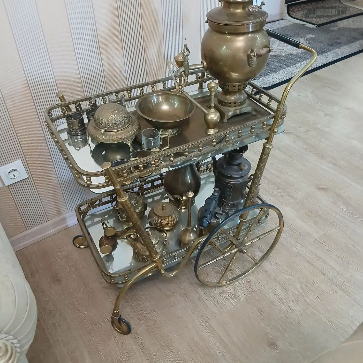 کالسکه ایتالیایی قدیم|کلکسیون اشیاء عتیقه|اردبیل, |دیوار