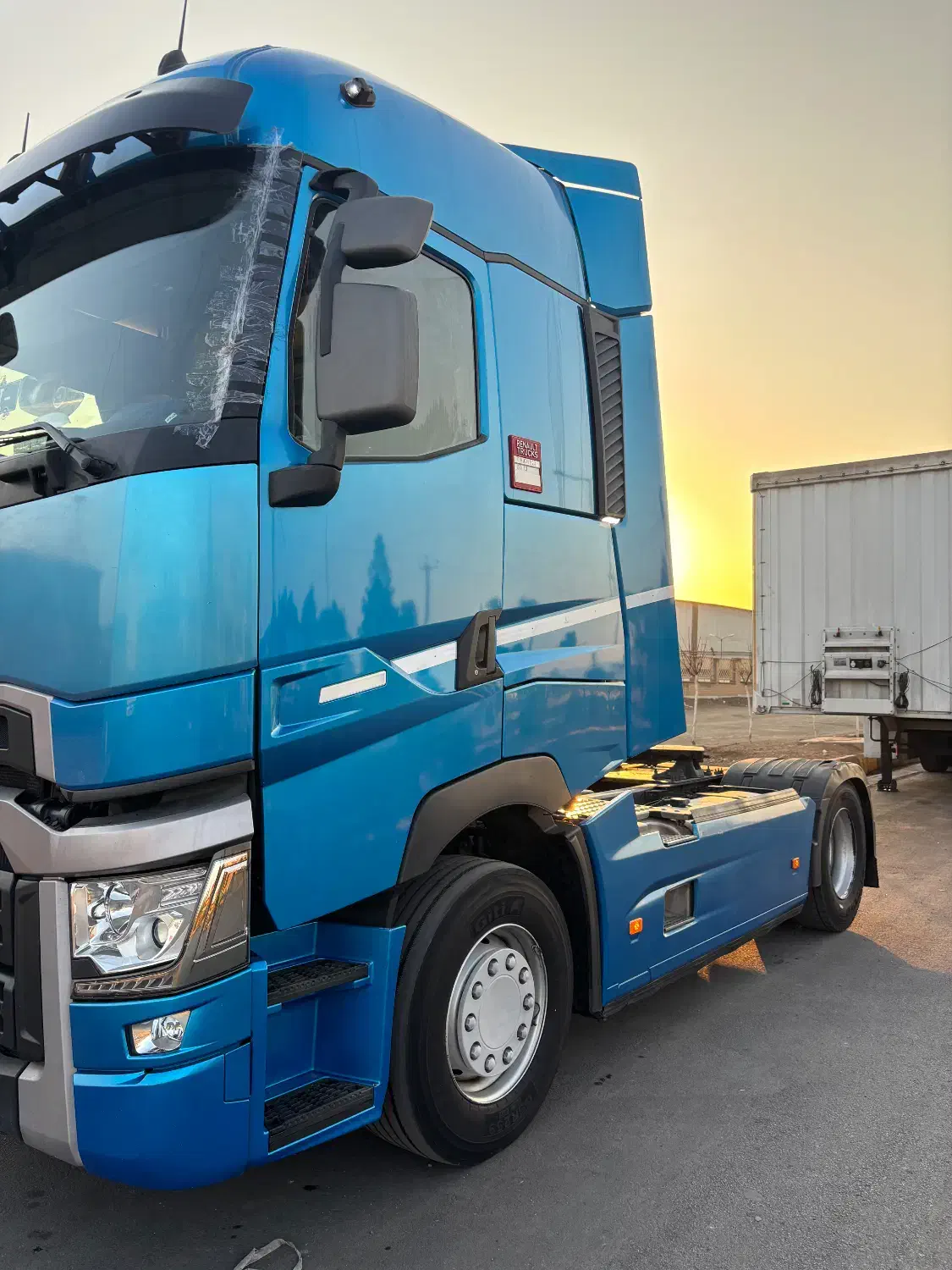 رنو ۵۲۰ مدل ۲۰۲۰|خودرو سنگین|شیراز, ترمینال باربری|دیوار