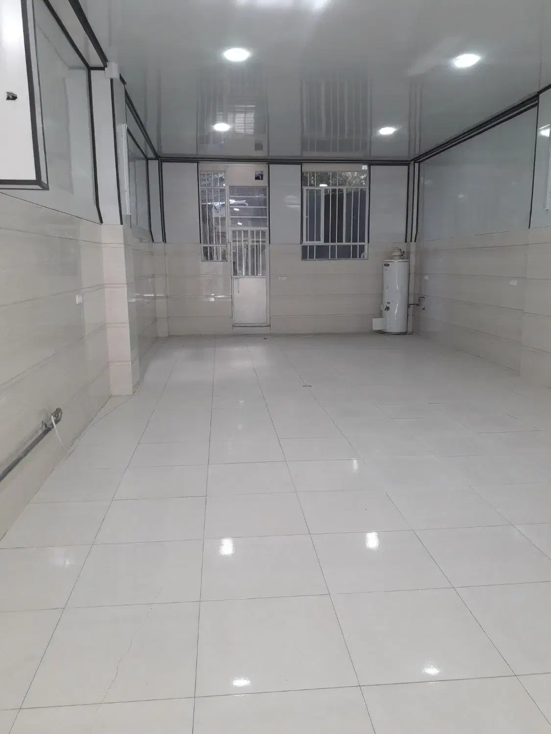 یک مغازه به وسعت ۱۲۰متر به کرایه داده|اجارهٔ مغازه و غرفه|سلماس, |دیوار