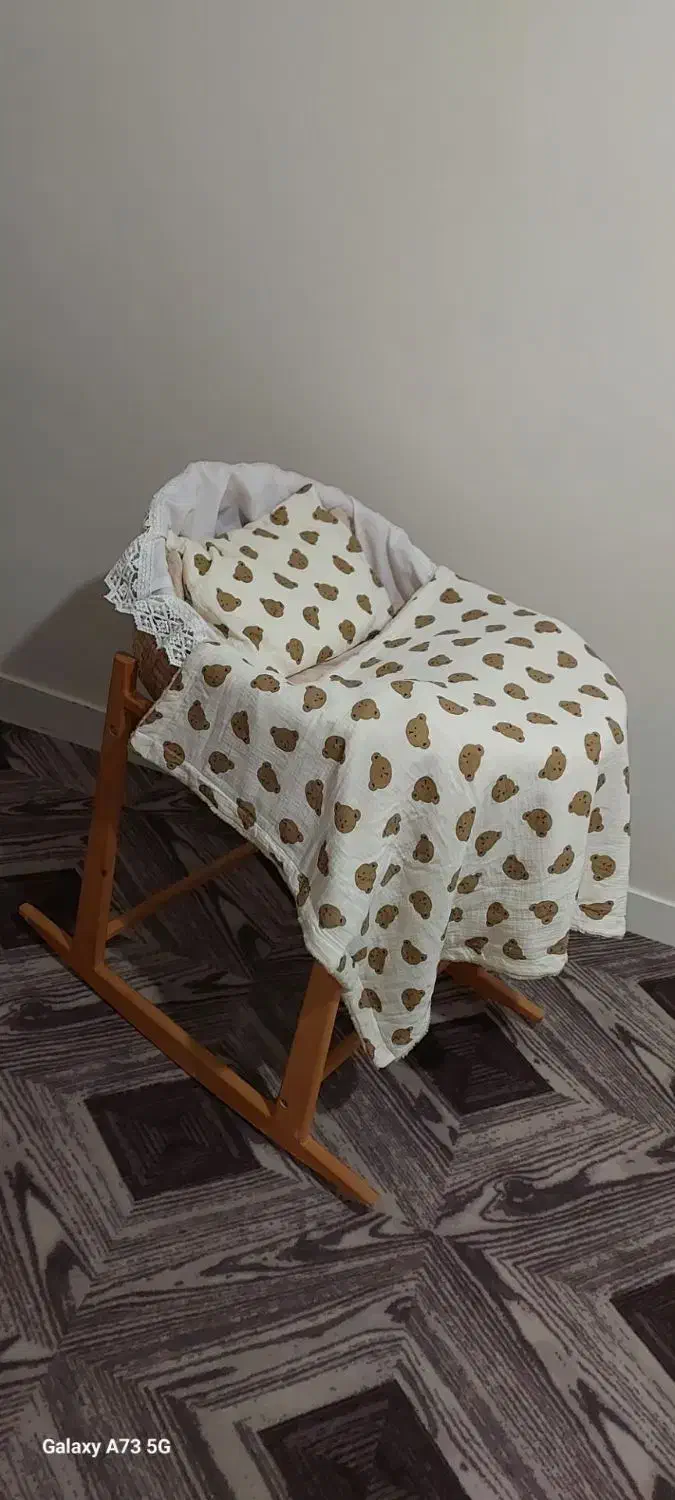 گهواره حصیری|تخت و صندلی بچه|تهران, امام زاده عبدالله|دیوار