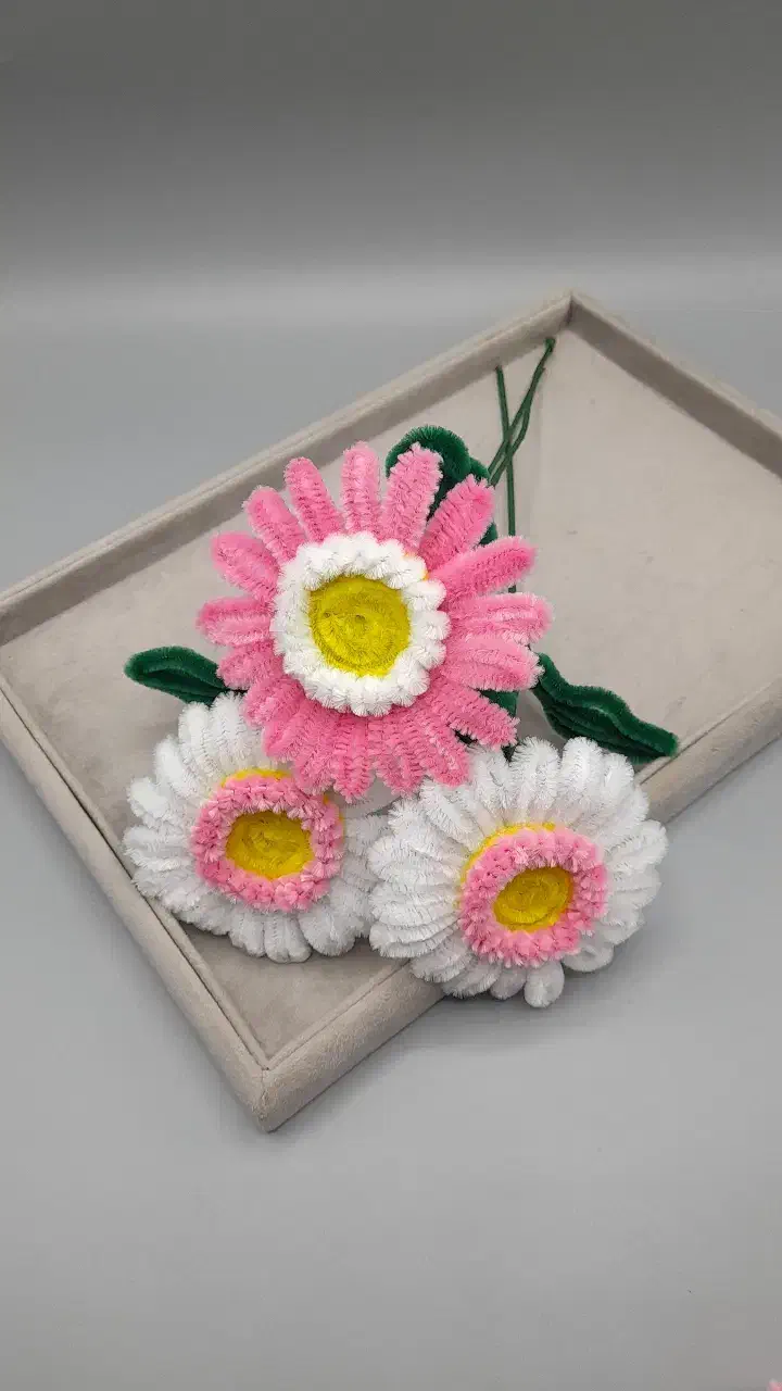 گلهای مخملی|گل مصنوعی|قم, امامزاده ابراهیم|دیوار