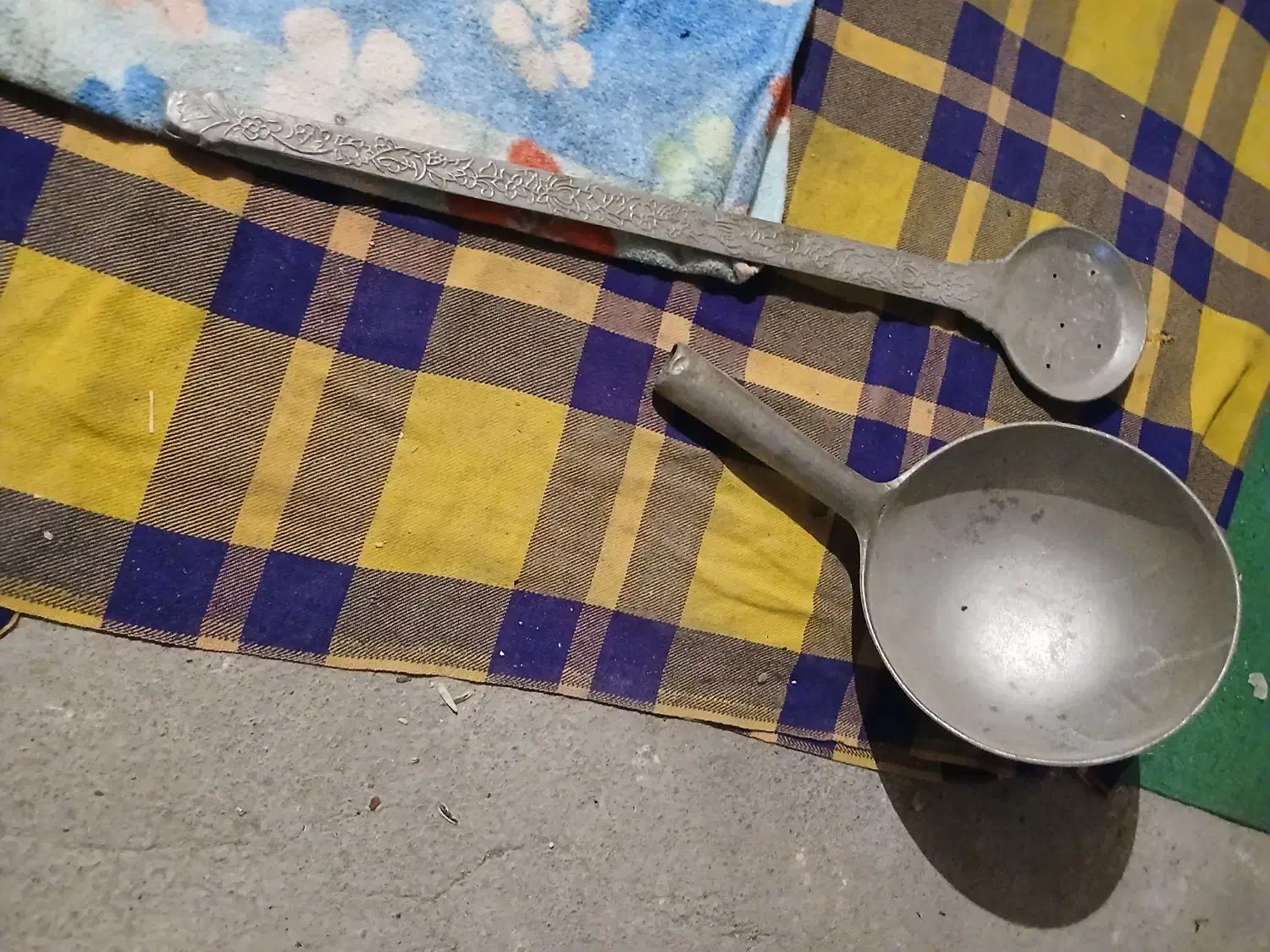 کفگیر و آب برگردان بزرگ اشپزی سایز ۲۰ قدیمی .|ظروف پختوپز|اراک, |دیوار