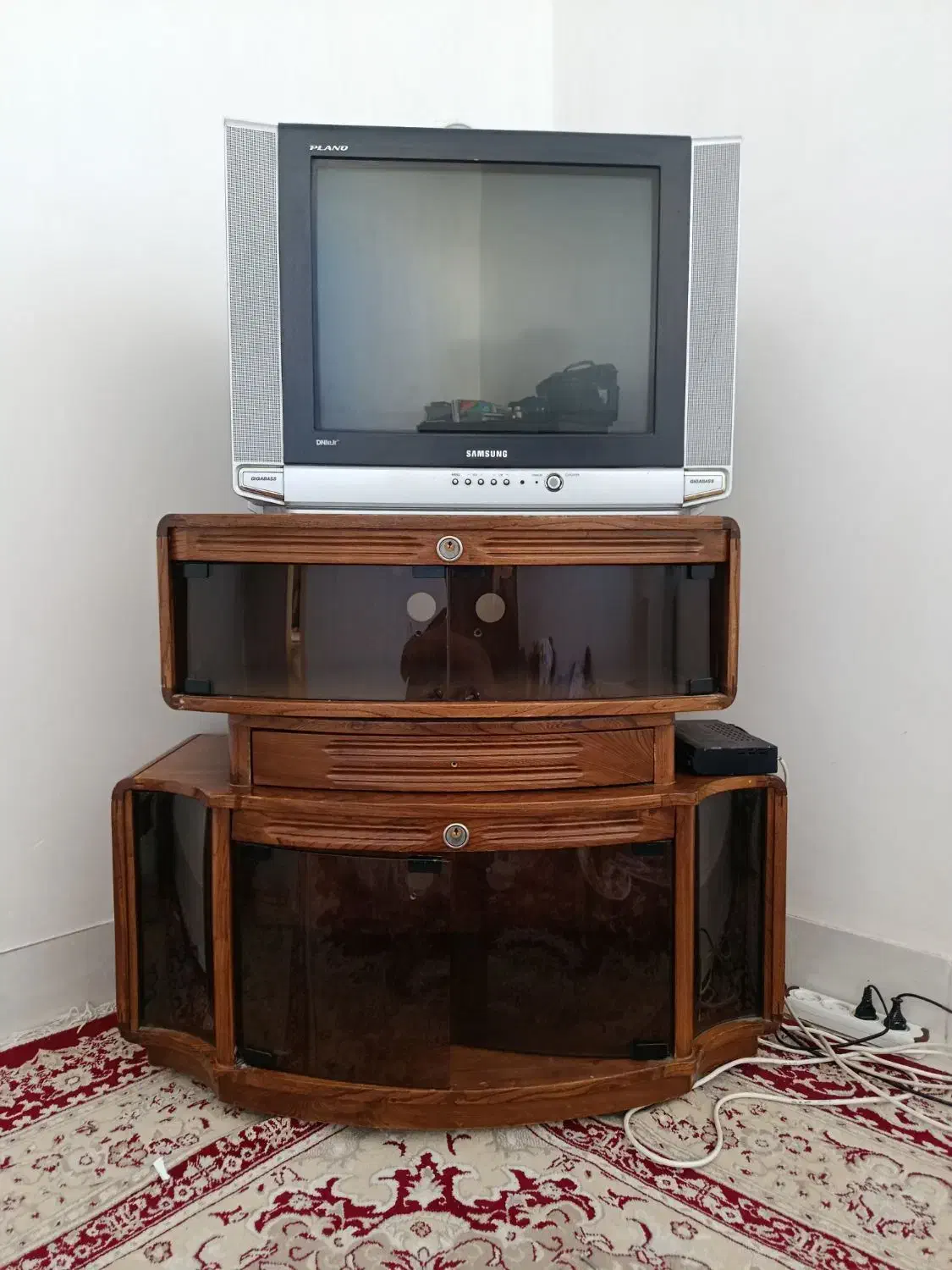 فروش تلویزیون با میز|تلویزیون و پروژکتور|قائن, |دیوار