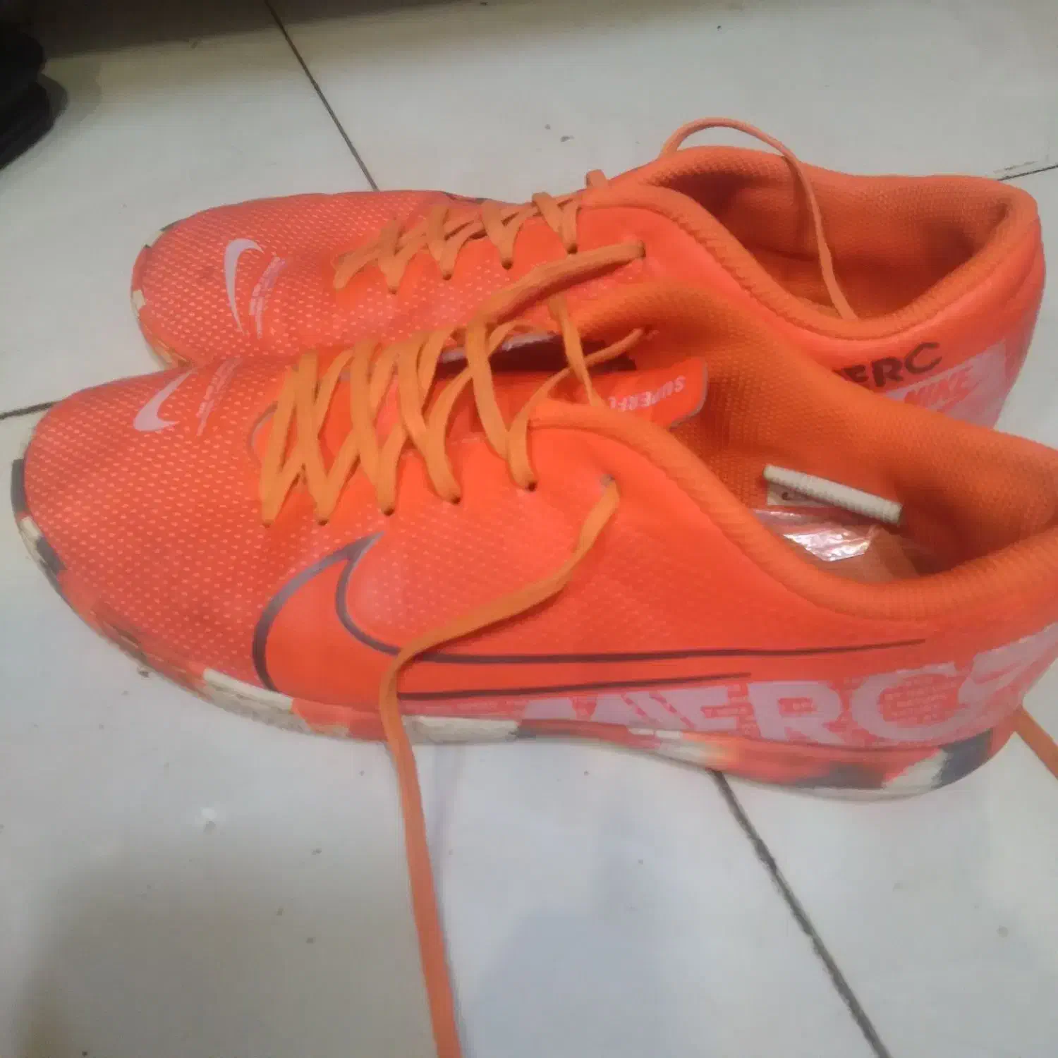 کفش سالن ورزشی|ورزش‌های توپی|تربت جام, حافظ|دیوار