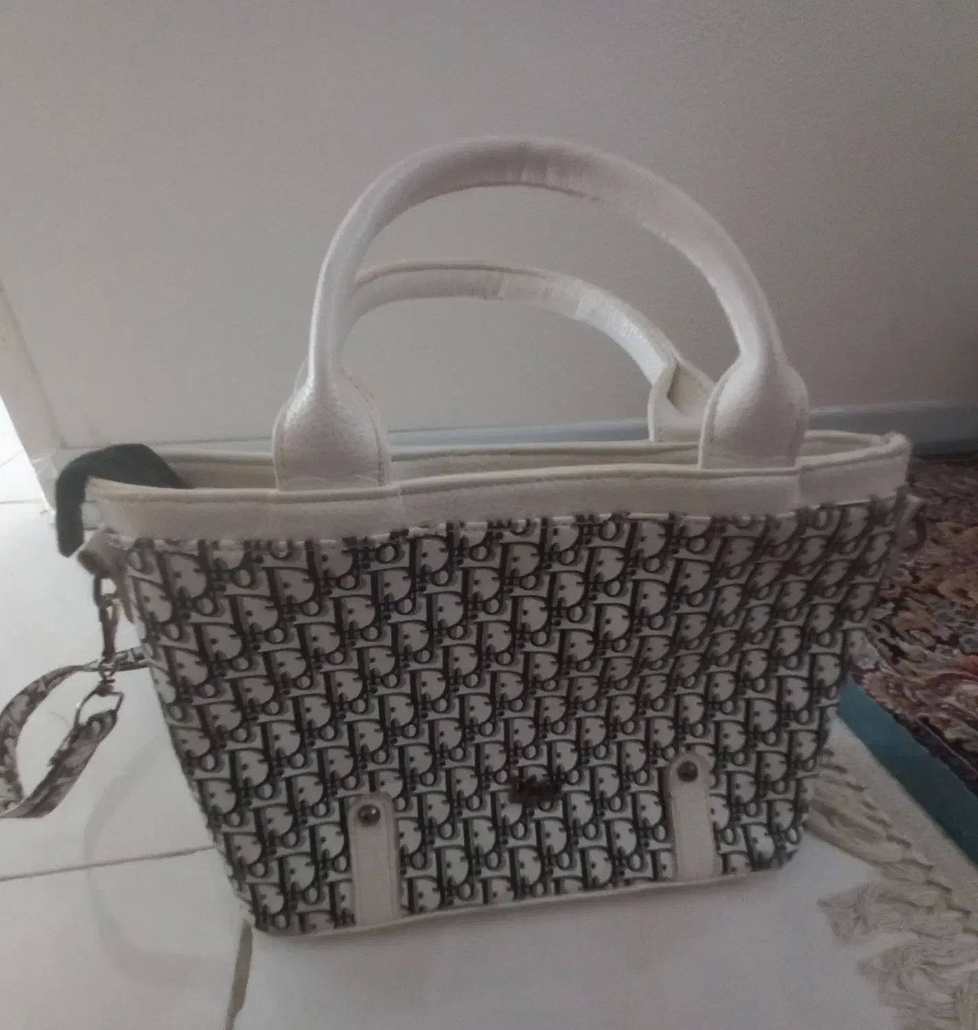 کیف و کفش|کیف، کفش، کمربند|شاهینشهر, عطار|دیوار