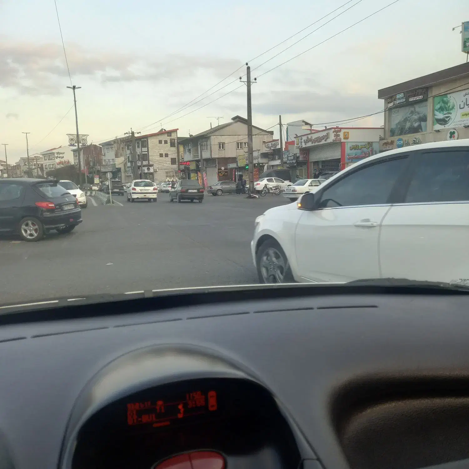 ۴۰ متر مغازه بر اصلی بهشتی نزدیک گاز|اجارهٔ مغازه و غرفه|رشت, منظریه|دیوار