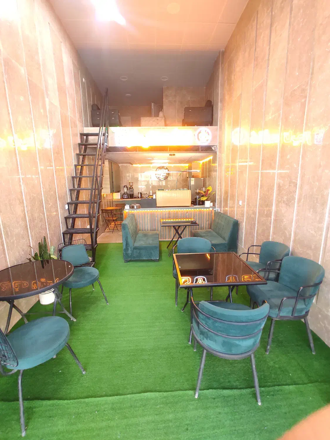 کار در کافه ( خانوم )|استخدام خدمات فروشگاه و رستوران|پاکدشت, شهرک امام رضا|دیوار