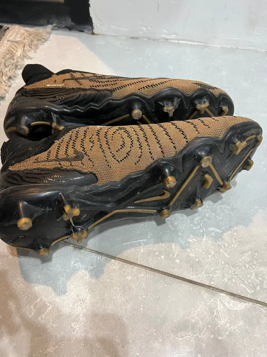 کتونی چمن (فانتوم)|کیف، کفش، کمربند|لاهیجان, پردسر|دیوار