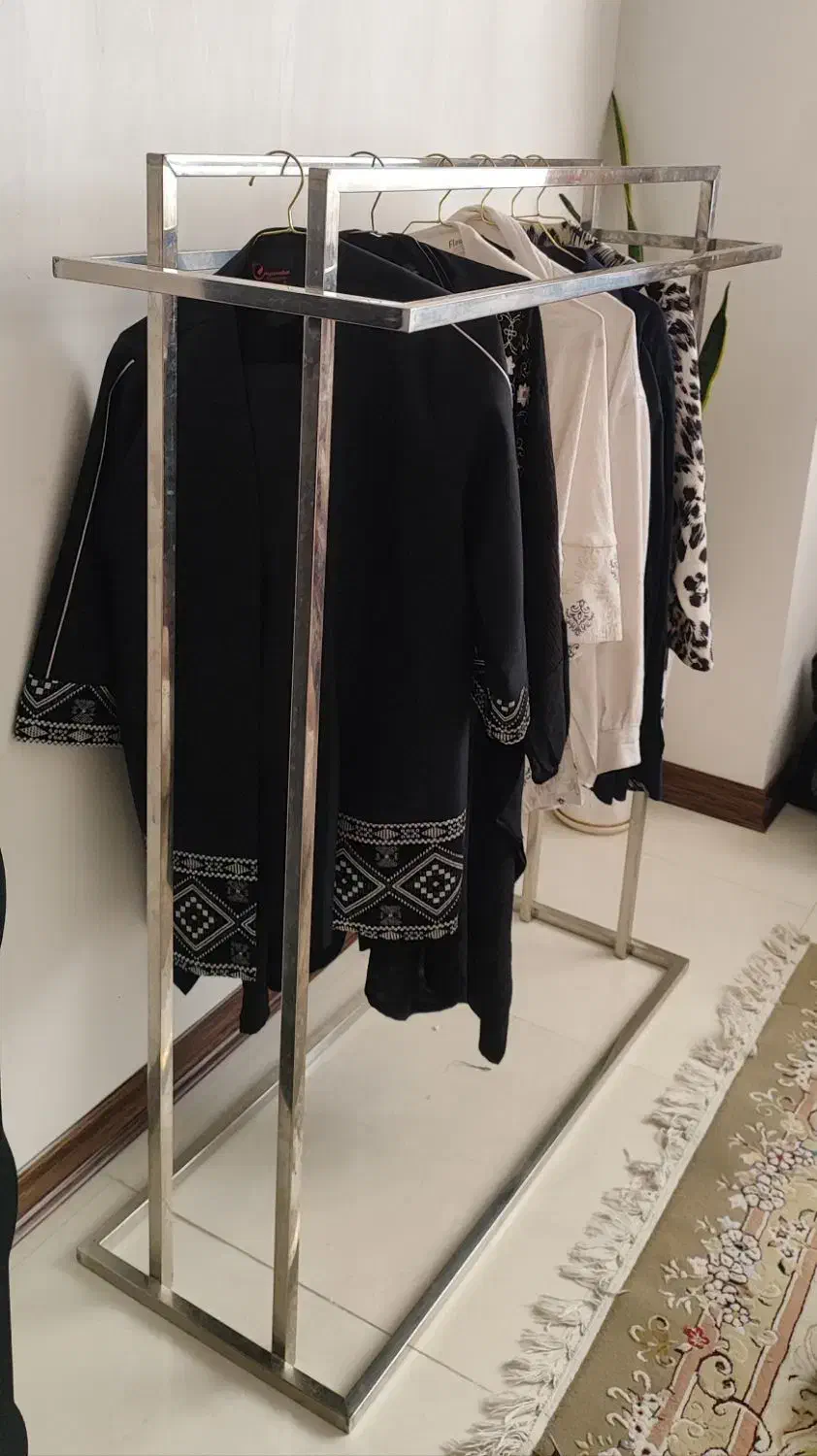 رگال لباس|بندرخت و رخت‌آویز|شهریار, شهریار|دیوار