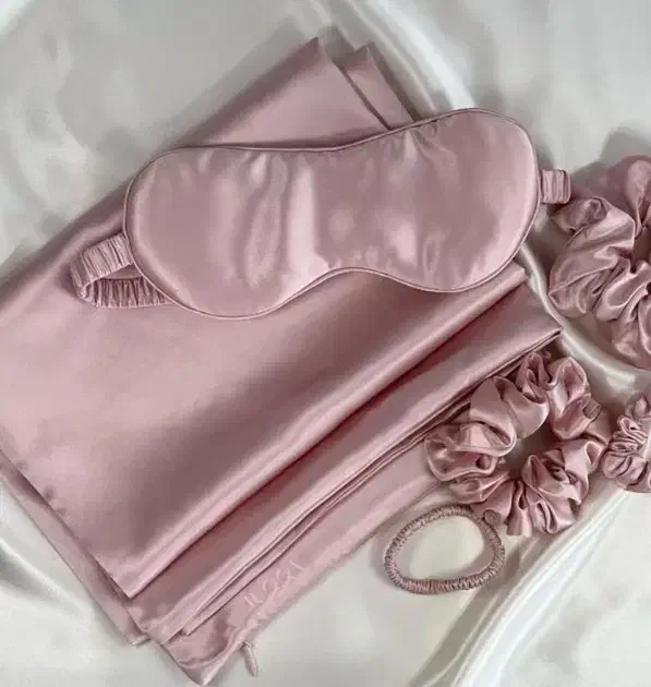 ست ساتن|لباس|دوگنبدان, |دیوار