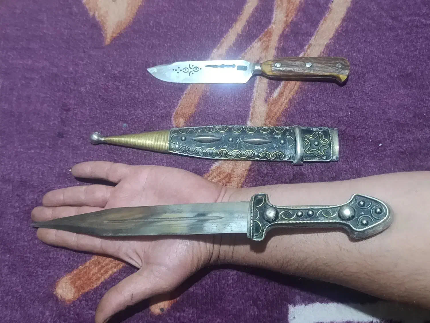 دو عدد چاقو قدیمی|کلکسیون اشیاء عتیقه|شیراز, شیخ علی چوپان|دیوار