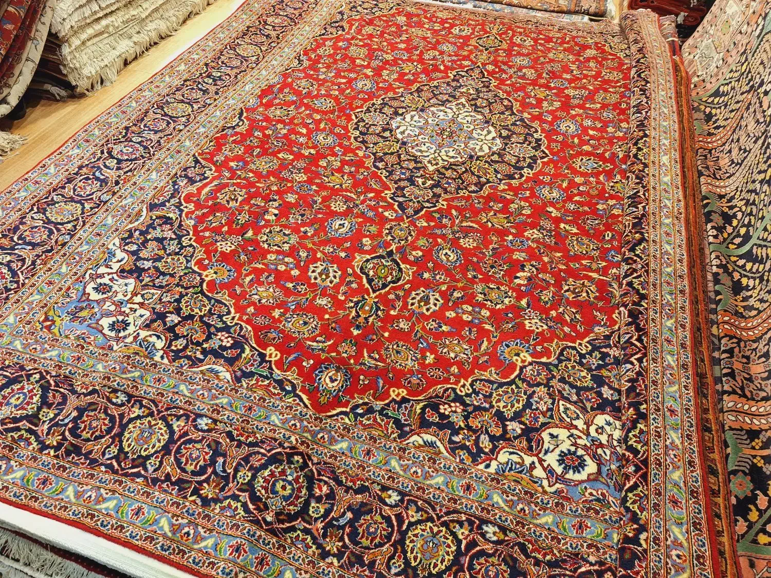 ۱۲متری کاشان دستباف زمینه قرمز|فرش|تهران, اکباتان|دیوار