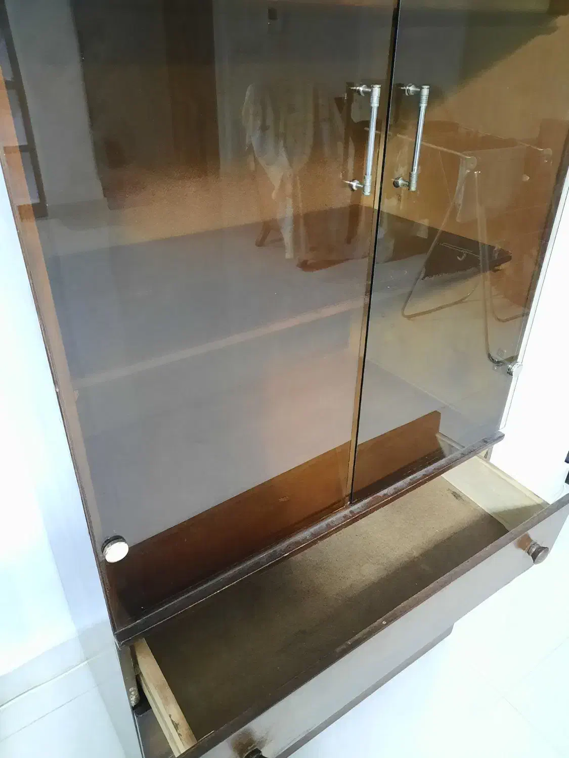 ویترین چوبی کشو دار|بوفه، ویترین، کنسول|رشت, رودباری|دیوار