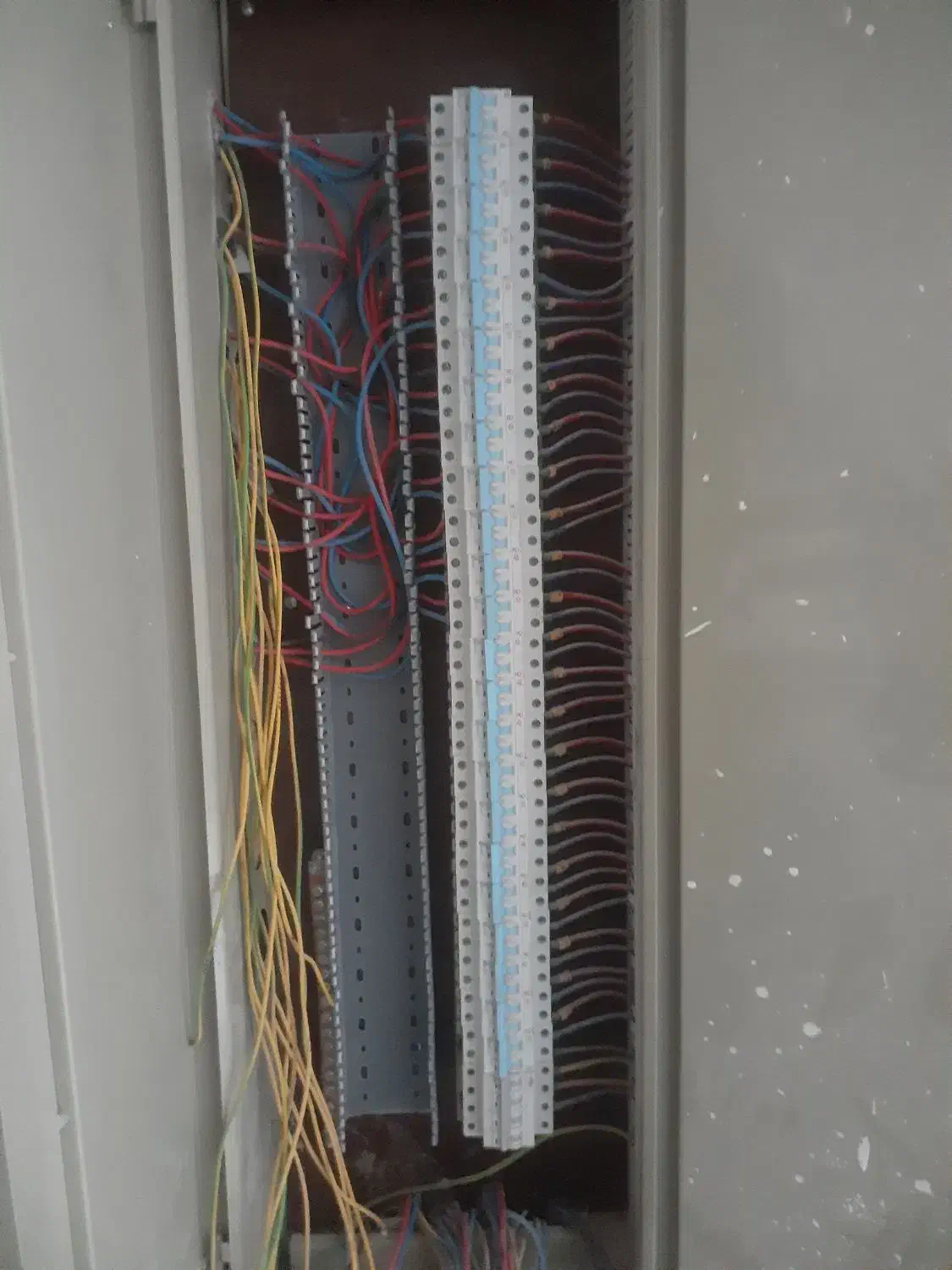 استخدام شاگرد و کار آموز برقکاری|استخدام صنعتی، فنی، مهندسی|مشکیندشت, |دیوار