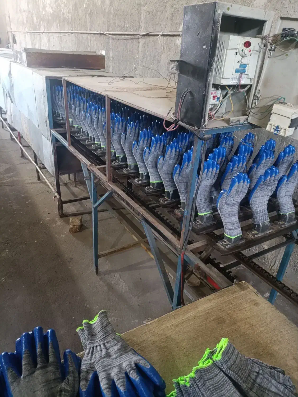 دستکش کارگری|لباس|مشگین شهر, |دیوار