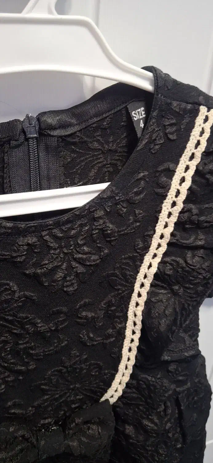 لباس دخترانه|کفش و لباس بچه|اندیشه, اندیشه فاز ۱|دیوار