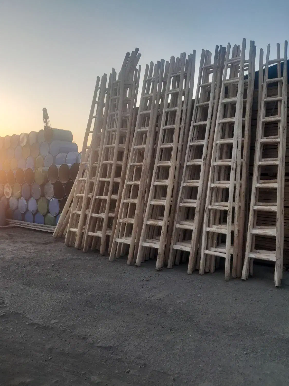 نردبان های چوبی از ۳متر تا ۶متری تخصص گودبرداری|عمدهفروشی|تهران, مشیریه|دیوار