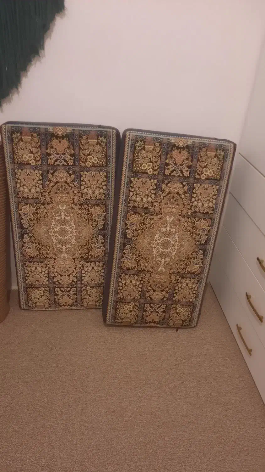 پشتی|پشتی|باغستان, |دیوار