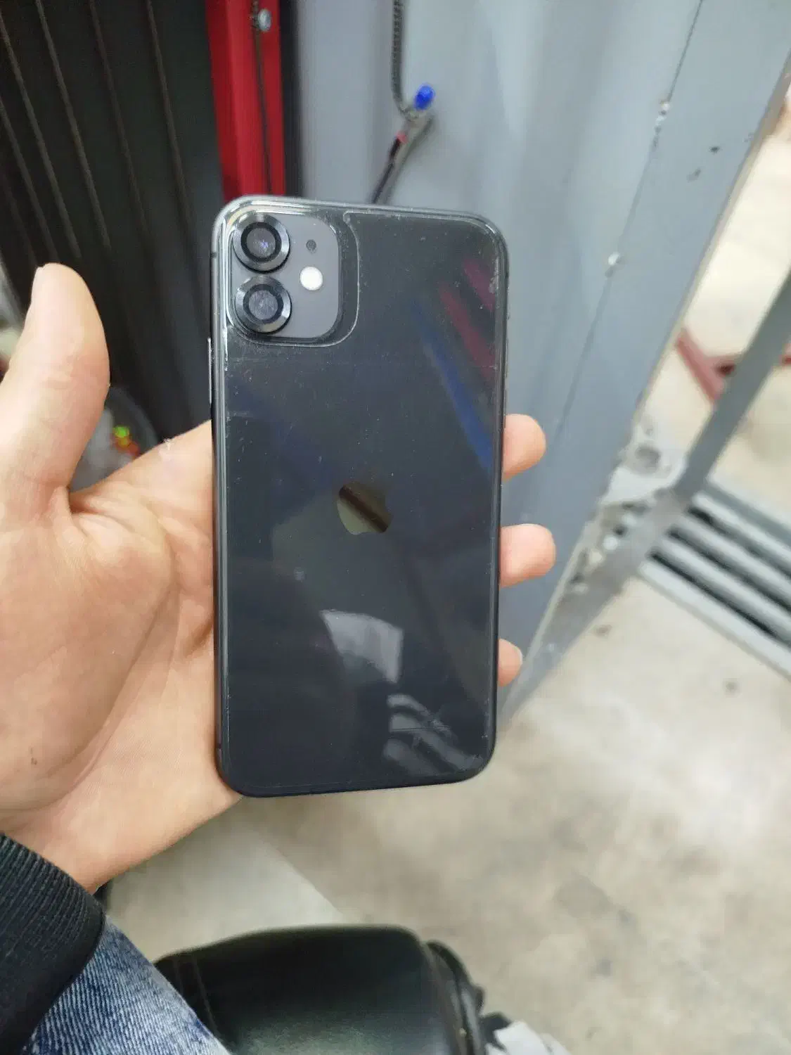 ایفون ۱۱ نرمال|موبایل|رباط‌کریم, رباط‌کریم|دیوار