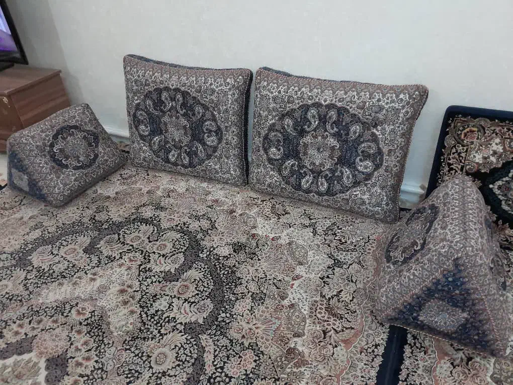 پشتی سنتی تمیز و نو|پشتی|کرج, حسن آباد|دیوار