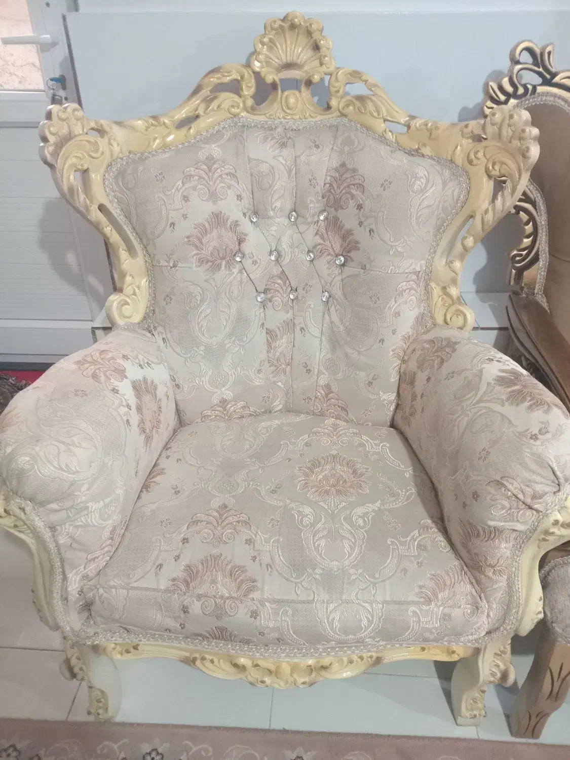 دو دست مبل تمیز و سالم همراه میز و بوفه|مبلمان خانگی و میز عسلی|سراب, |دیوار