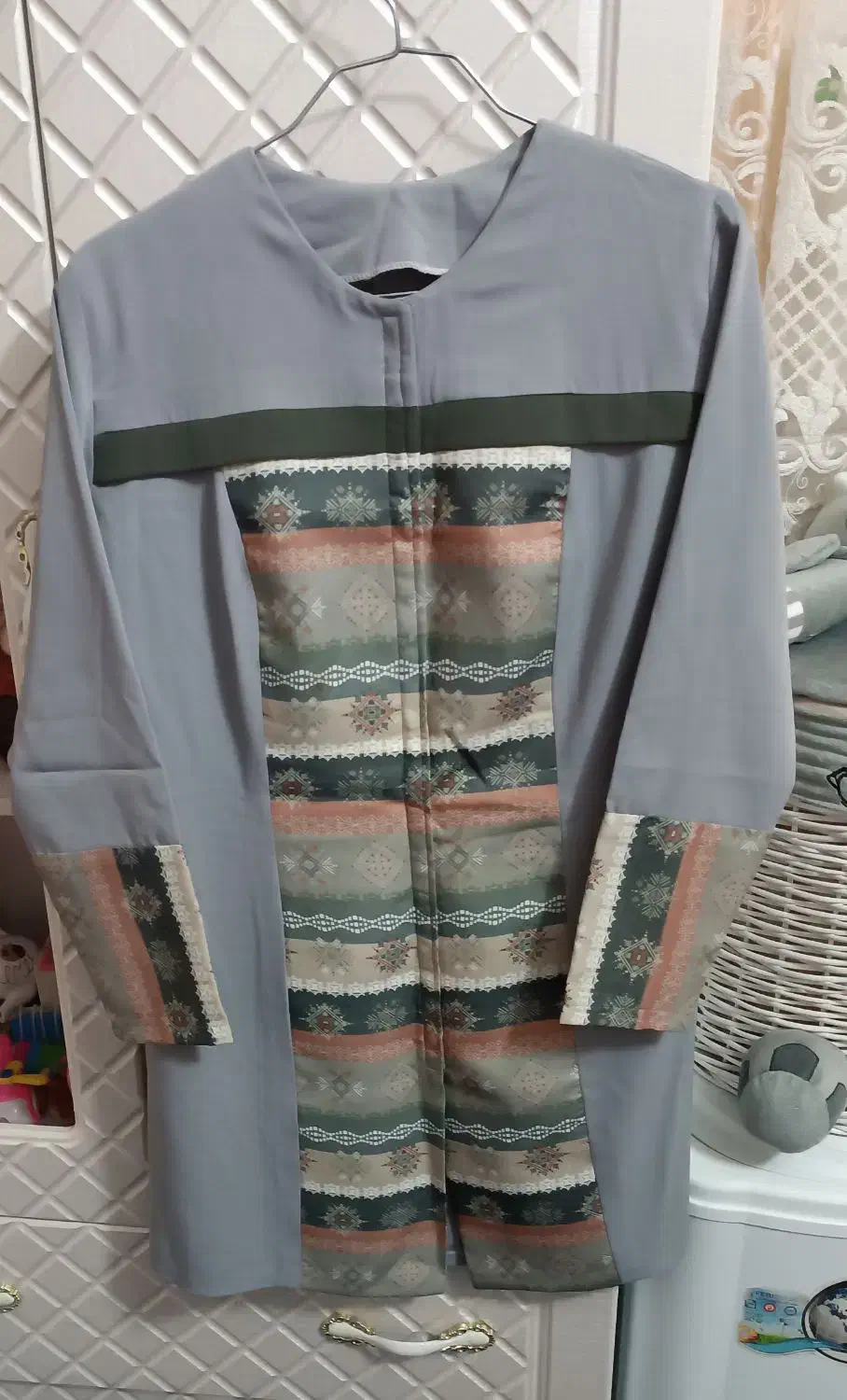 مانتو|لباس|قم, ولیعصر|دیوار