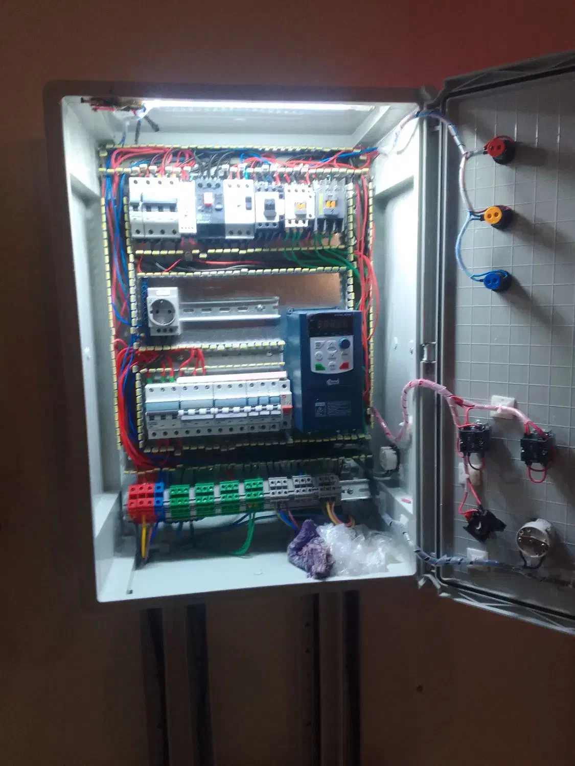 برق ساختمان صنعتی برقکشی برقکار برقکاری۲۴ساعته|خدمات پیشه و مهارت|کرج, مهرویلا جنوبی|دیوار