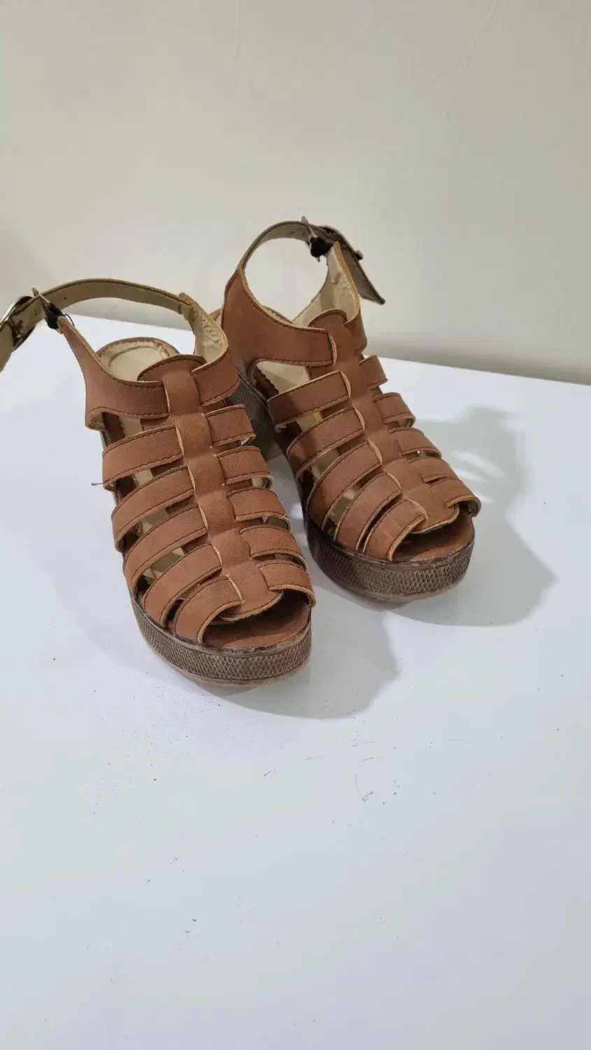 کفش مجلسی|کیف، کفش، کمربند|اسفراین, |دیوار