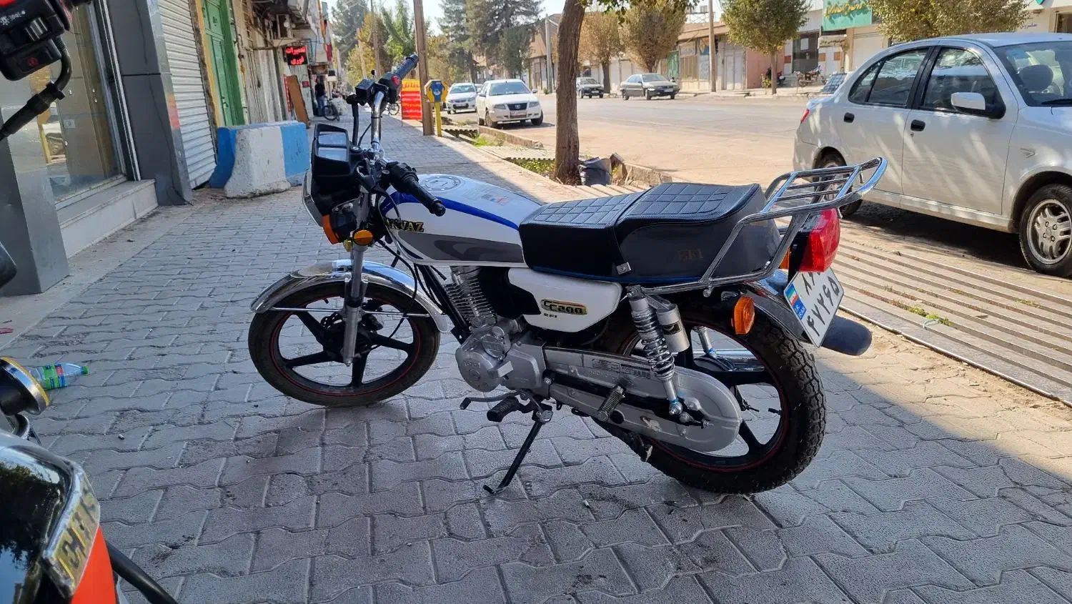 موتور سیکلت پرواز 200 رنگ سفید مدل ۱۴۰۴ بی عیب نقص|موتورسیکلت|سیرجان, |دیوار
