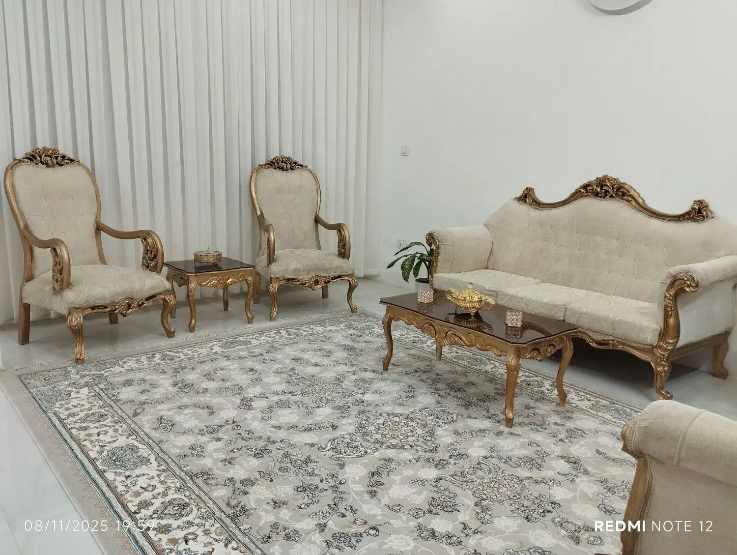 مبل سلطنتی|مبلمان خانگی و میز عسلی|گلبهار, بیزکی|دیوار