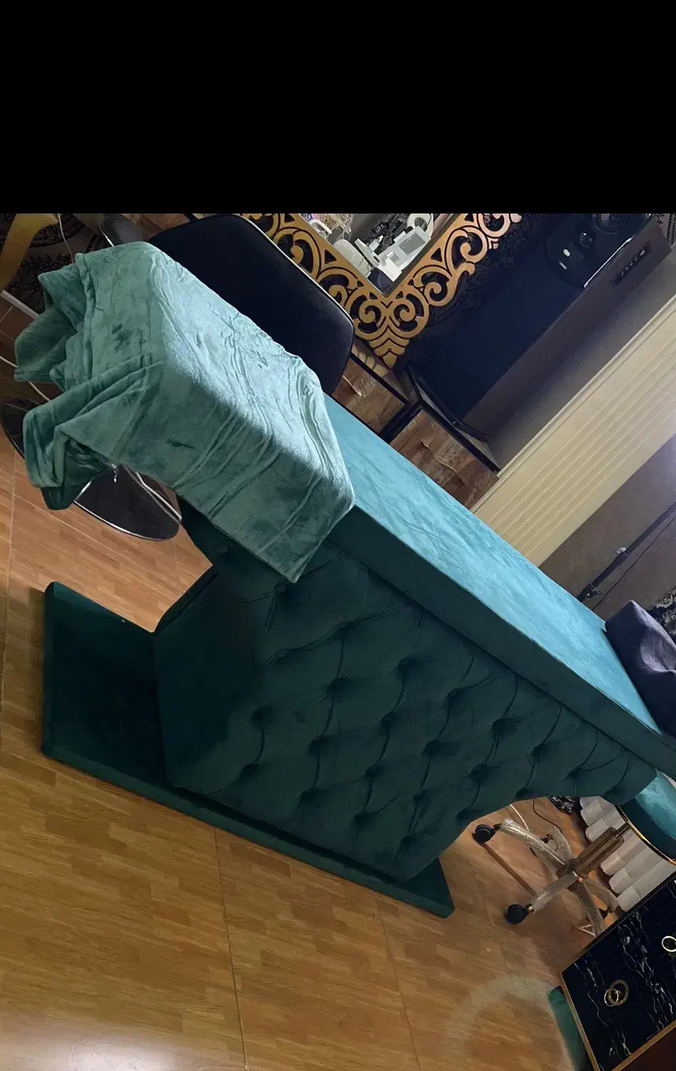 تخت مژه|آرایشگاه و سالن‌های زیبایی|رشت, گلسار|دیوار