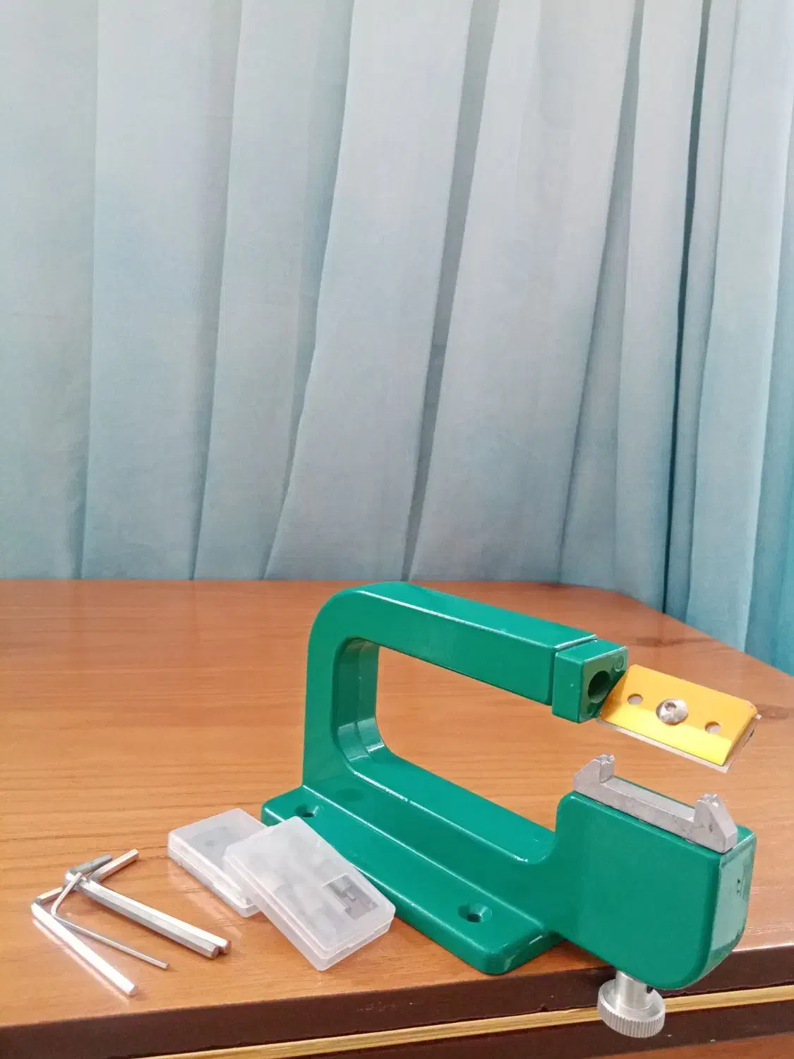 به علت تغییر شغل فروش وسایل چرمدوزی در حد نو|لوازم خیاطی و بافتنی|سبزوار, جنت|دیوار