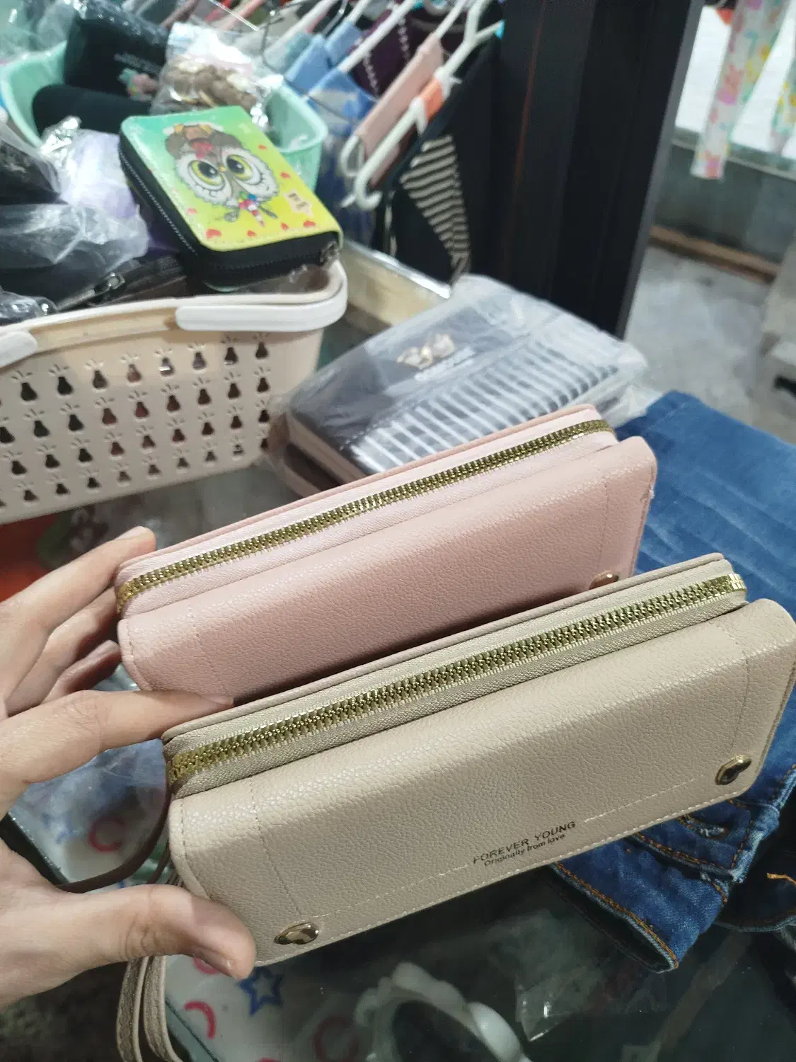 کیف|کیف، کفش، کمربند|بندر گناوه, |دیوار