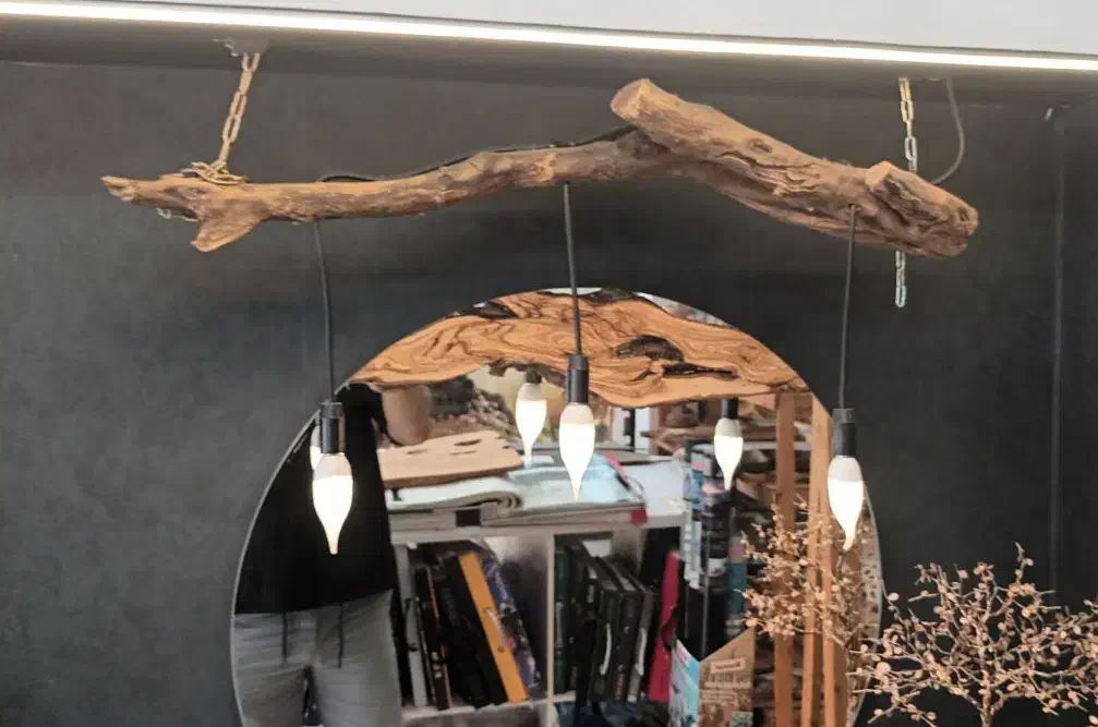 لوستر چوبی با سبک روستیک|لوستر و چراغ آویز|اندیشه, اندیشه فاز ۱|دیوار