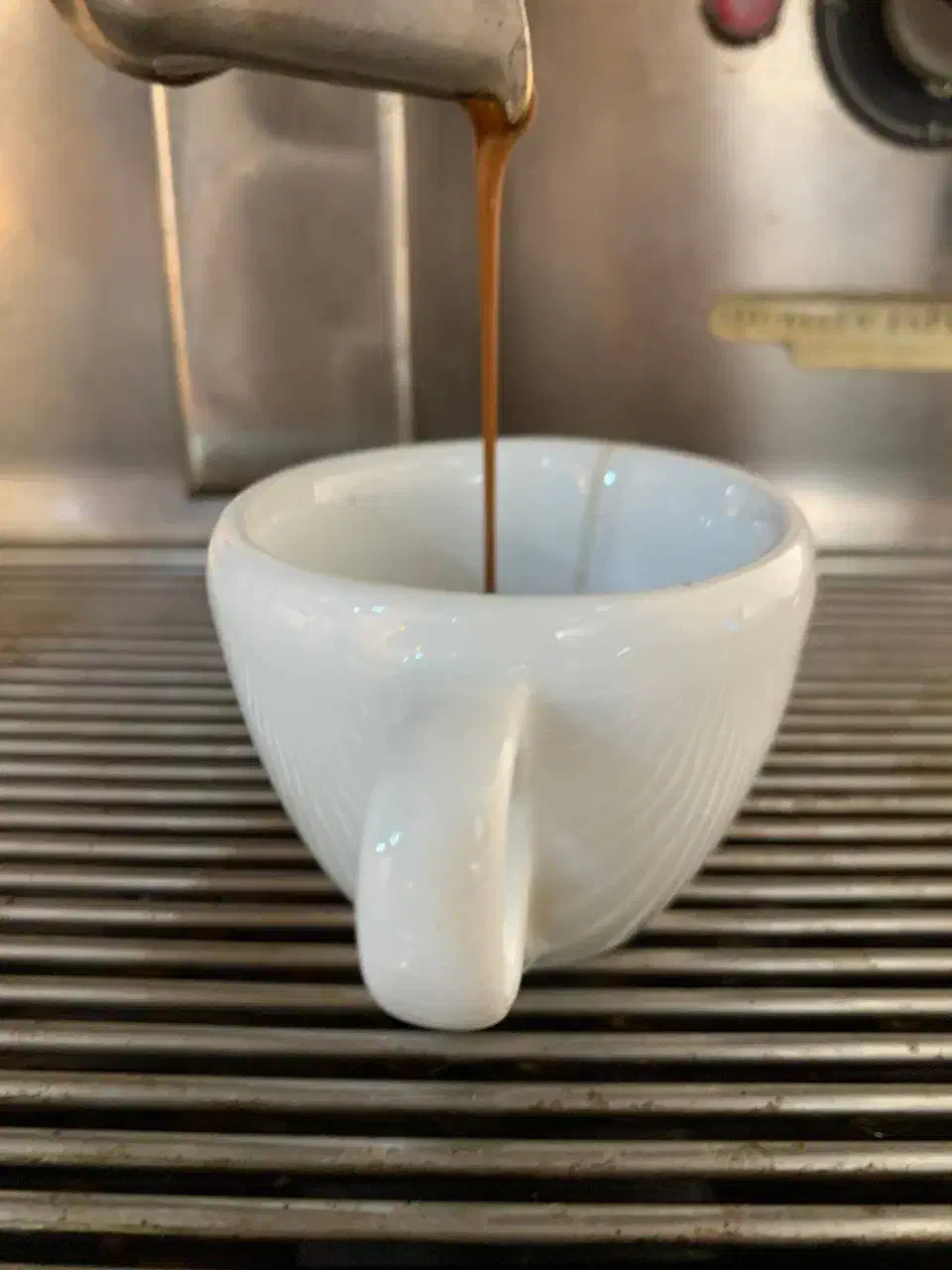 نیازمند همکار برای کار در قهوه فروشی|استخدام خدمات فروشگاه و رستوران|شوش, |دیوار