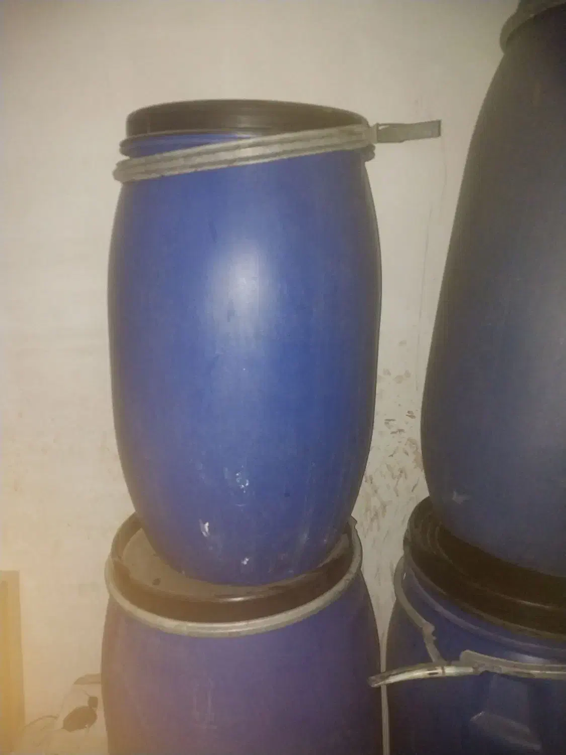 بشکه آلمانی و ترک|ظروف نگهدارنده، پلاستیکی، یک‌بارمصرف|پردیس, فاز ۸|دیوار