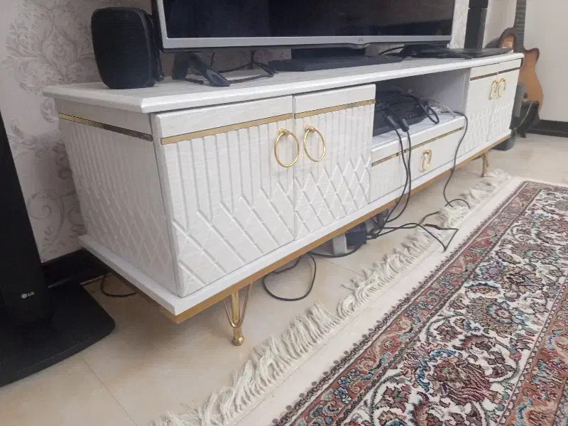 میز تلویزیون|میز تلویزیون|اندیشه, اندیشه فاز ۴|دیوار