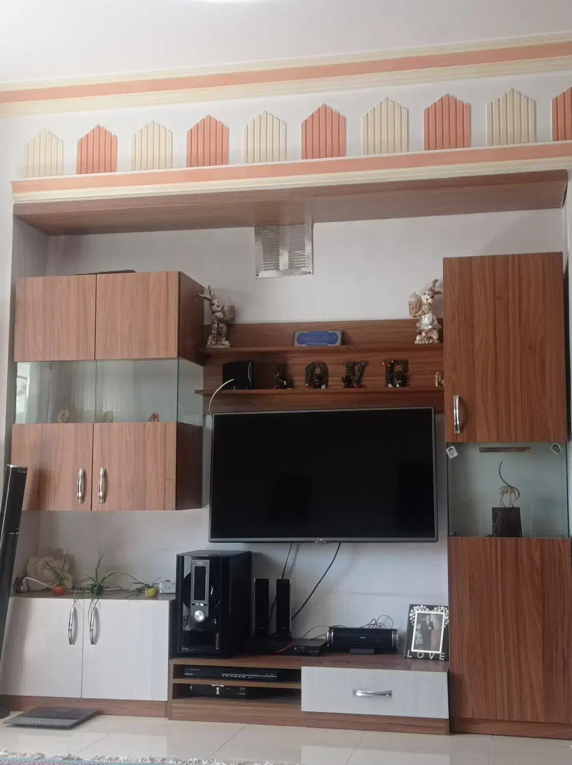 لوازم منزل مبل میز تلویزیون و فرش تخت و آینه دلاور|حراج|شاندیز, |دیوار