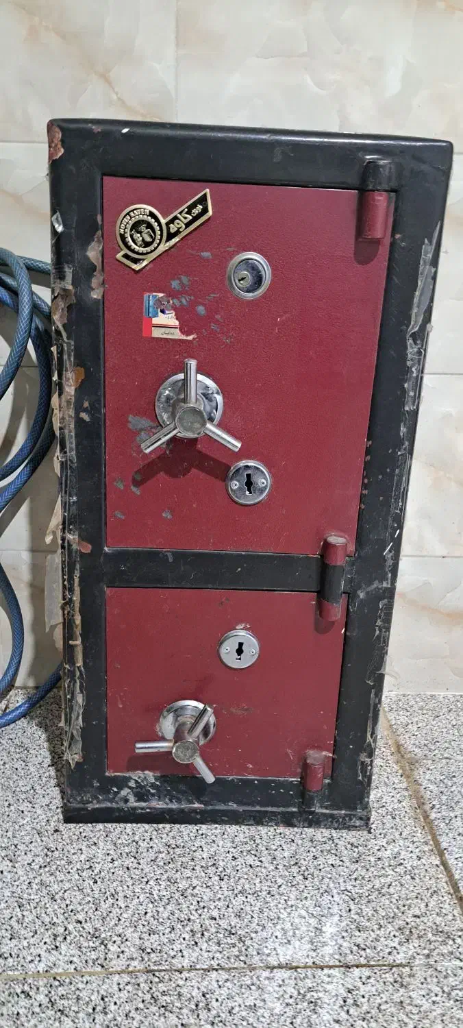 گاوصندوق|ابزارآلات|پیر بکران, |دیوار