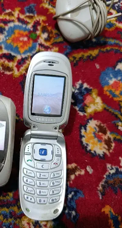سامسونگ تاشو قدیمی کاملا سالم(ریجستر میخواهد)|موبایل|اصفهان, باغ فدک|دیوار