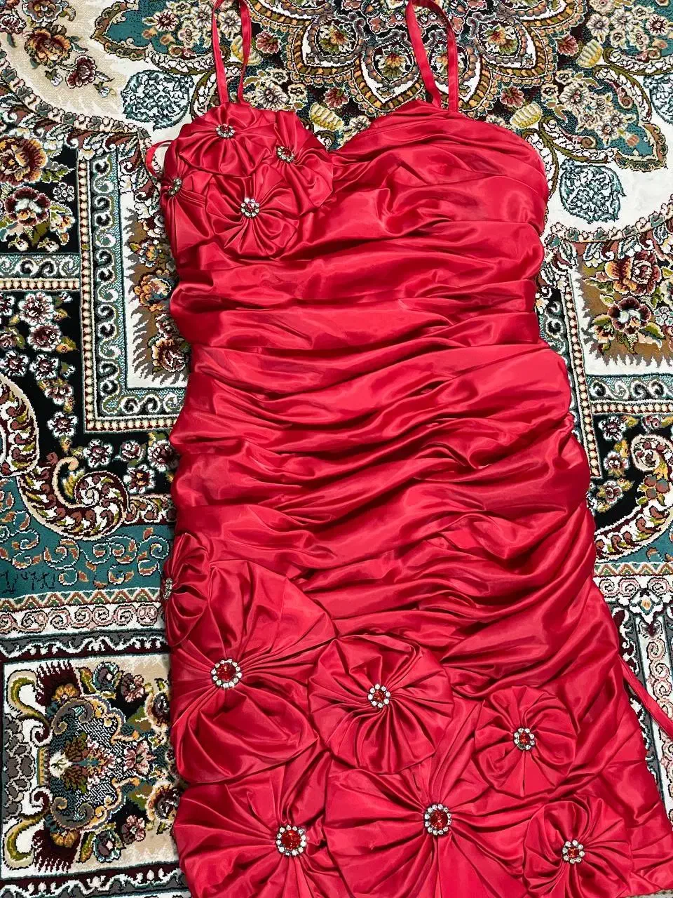 لباس مجلسی|لباس|صومعه‌سرا, |دیوار