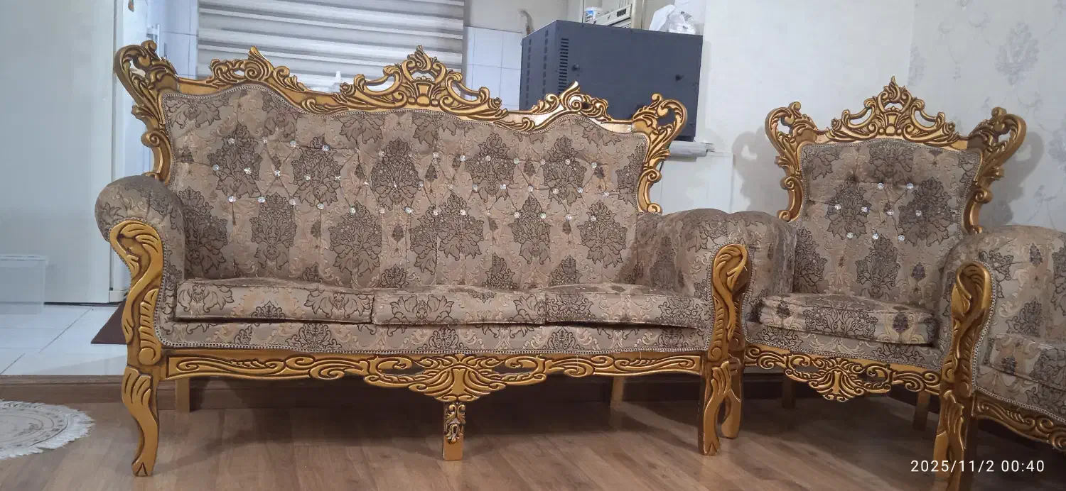 فروش مبل  سلطنتی۷ نفره سالم|مبلمان خانگی و میز عسلی|هشتگرد, شهرک ولیعصر (مصلی)|دیوار