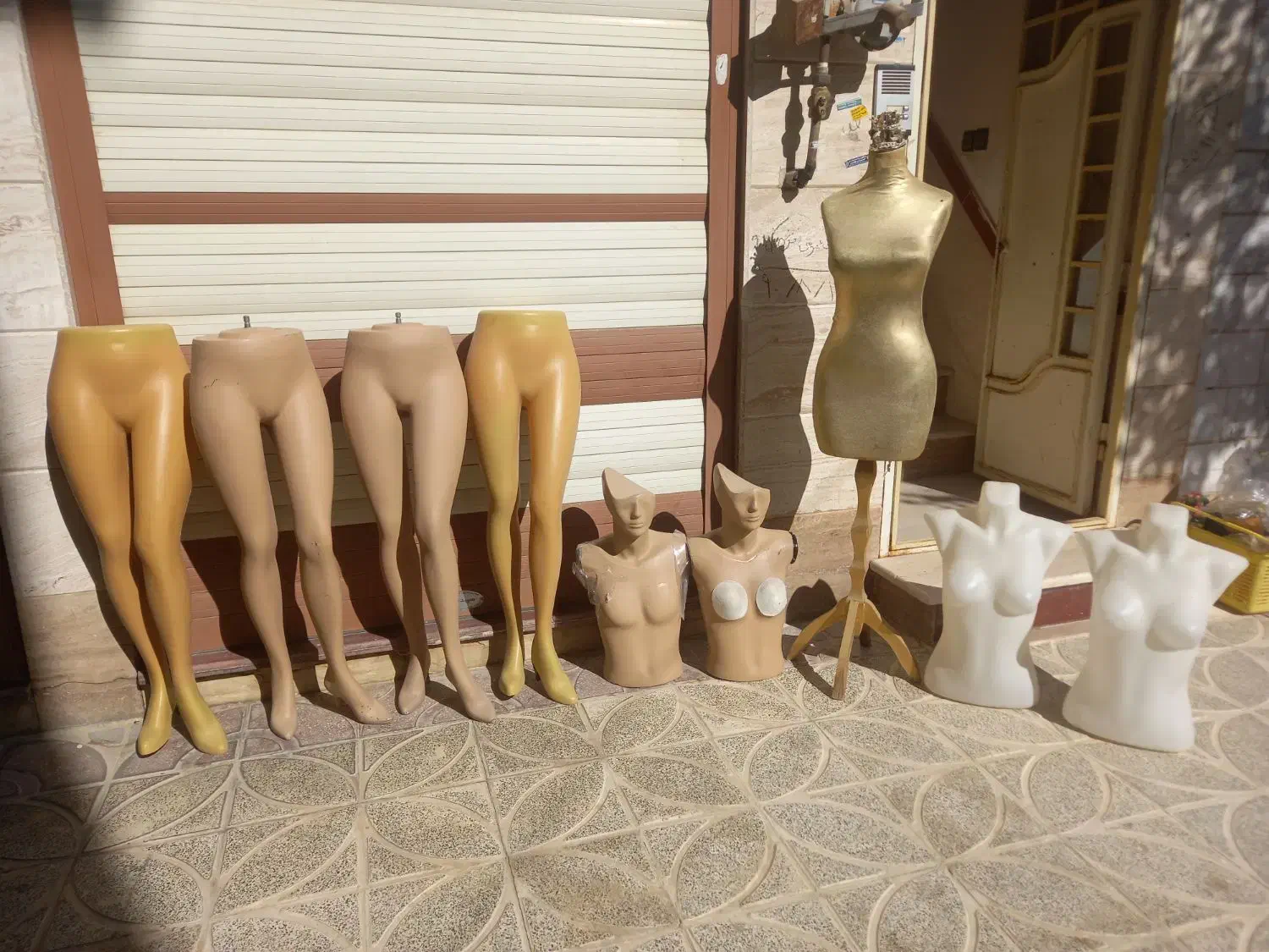 مانکن نیم تنه و  ویترین|فروشگاه و مغازه|بروجرد, |دیوار