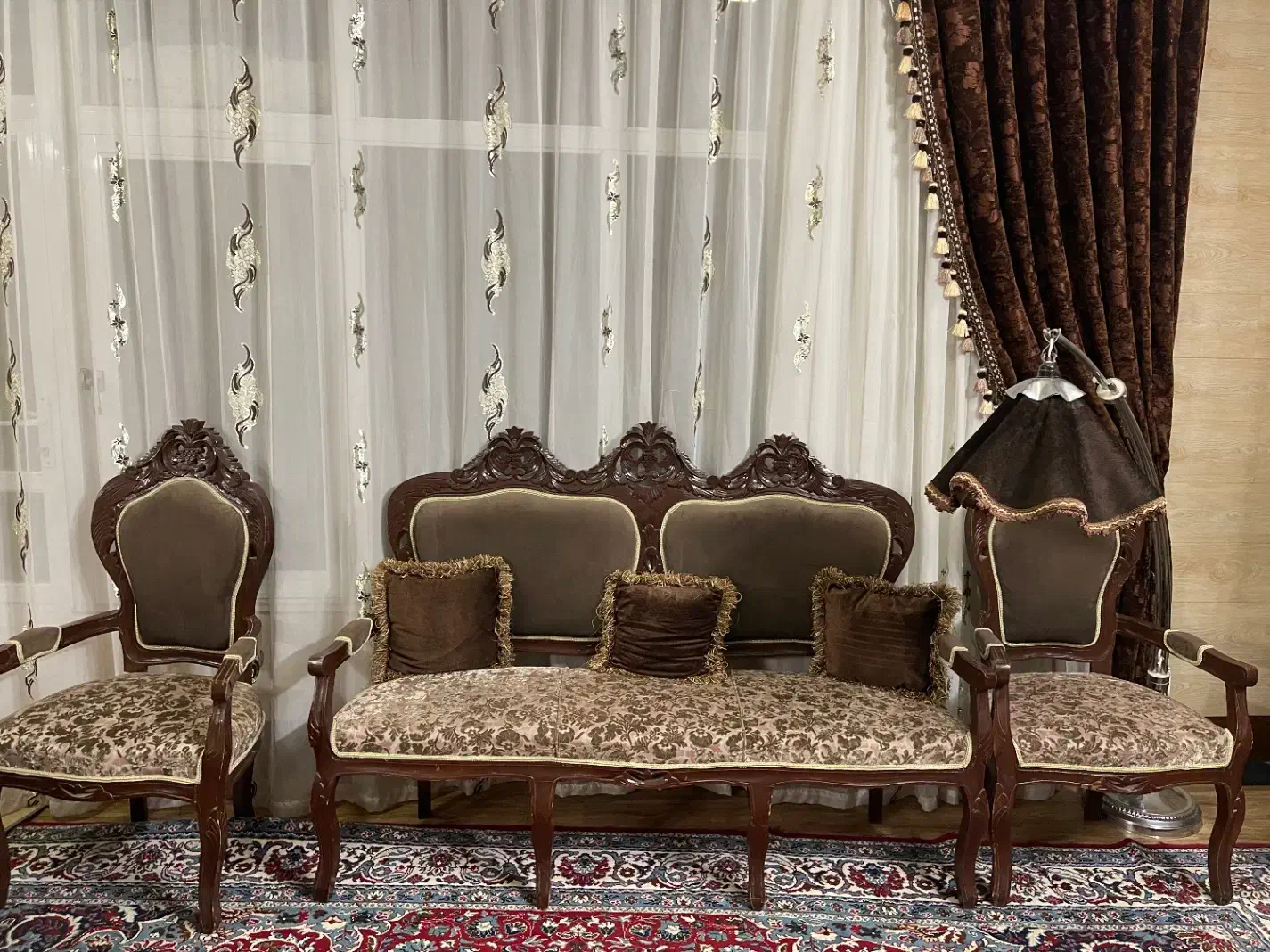 یک دست مبل ۹ نفره استیل همراه یک اواژور و یک موزه|مبلمان خانگی و میز عسلی|خمینی‌شهر, |دیوار