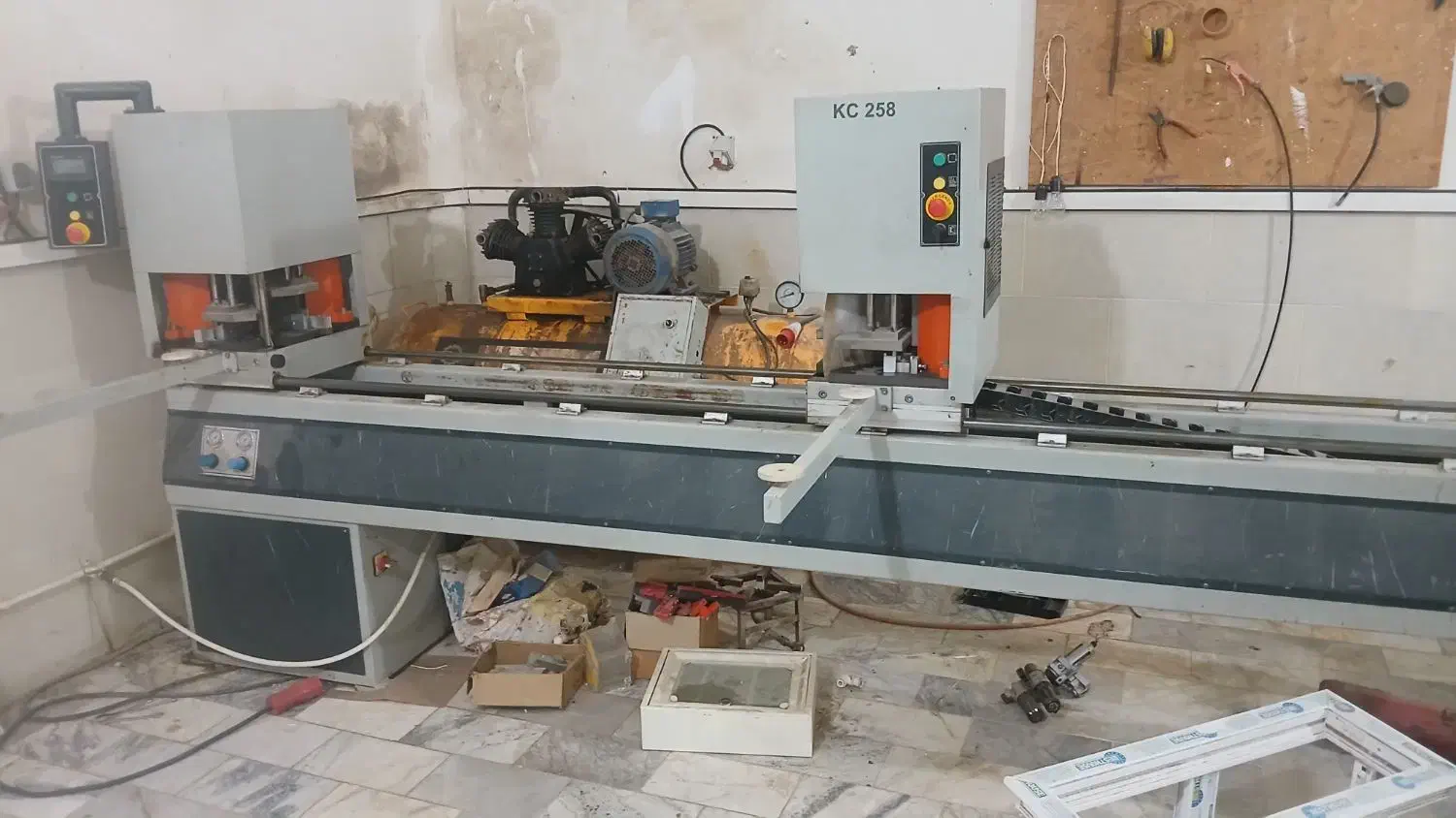 دستگاه صنعتی درب پنجره پی وسی|ماشینآلات صنعتی|سنگدوین, |دیوار