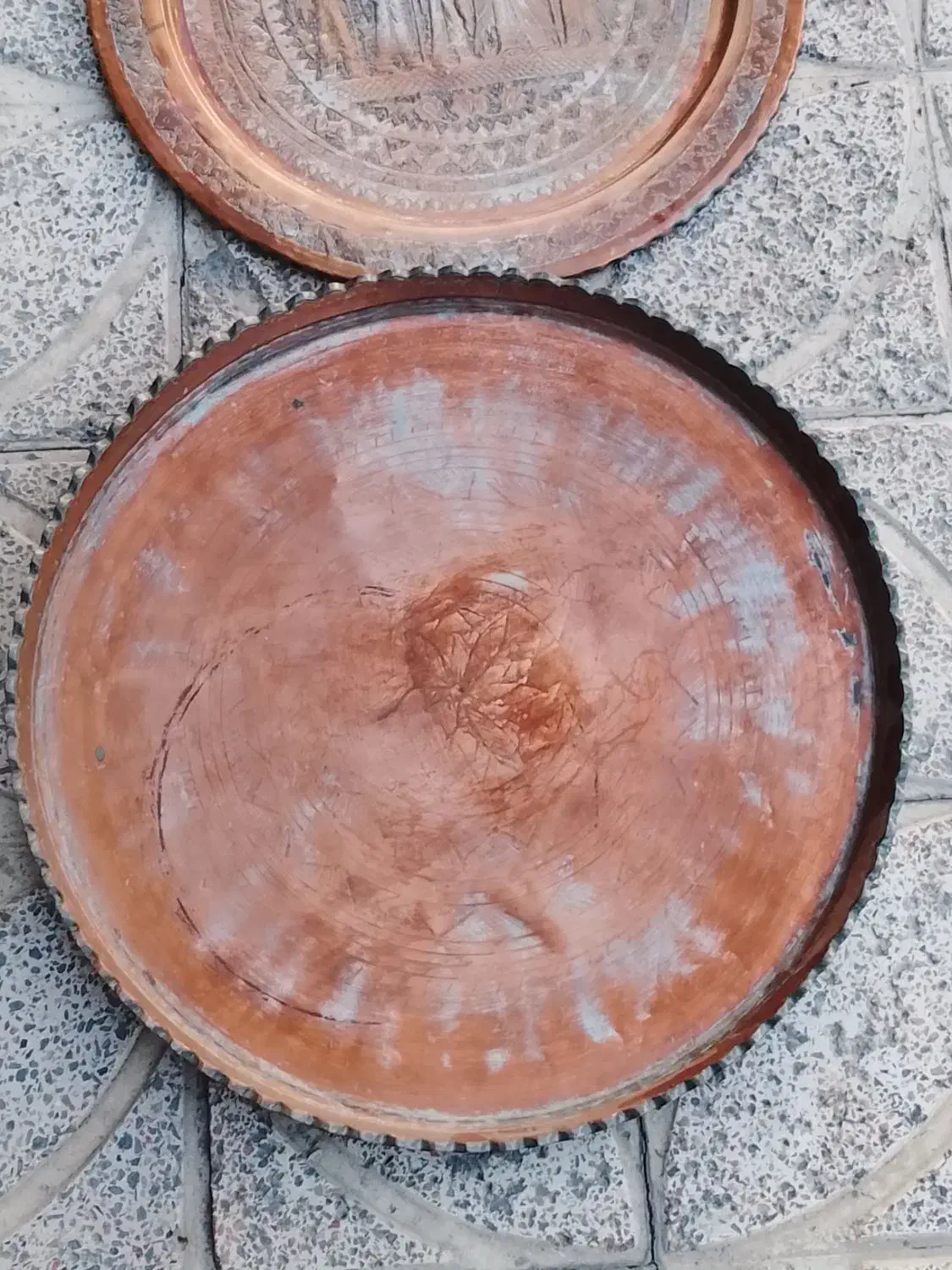 سینی|ظروف سرو و پذیرایی|رباط‌کریم, رباط‌کریم|دیوار