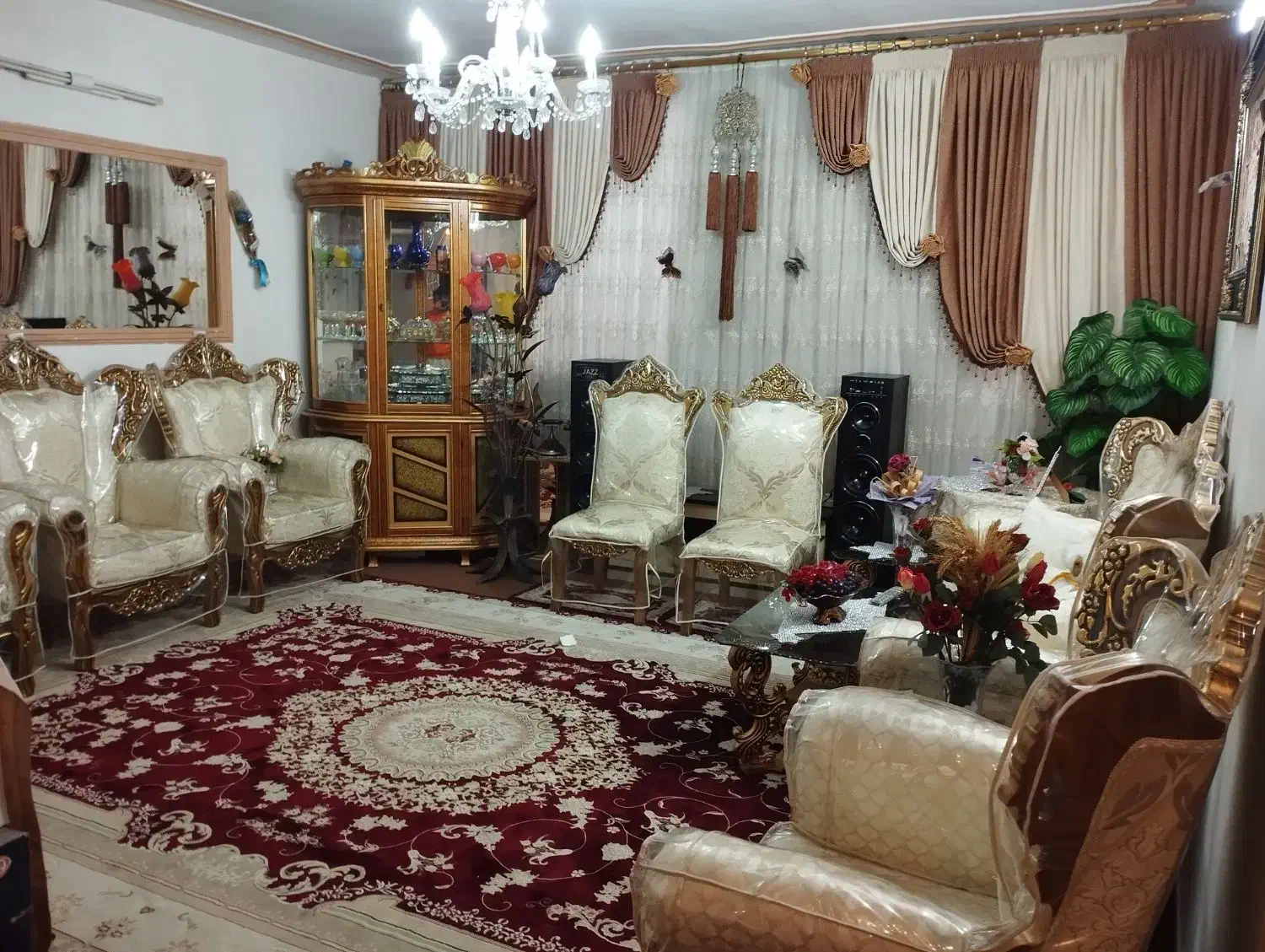 مبل و جلو میزی سلطنتی|مبلمان خانگی و میز عسلی|پیشوا, |دیوار