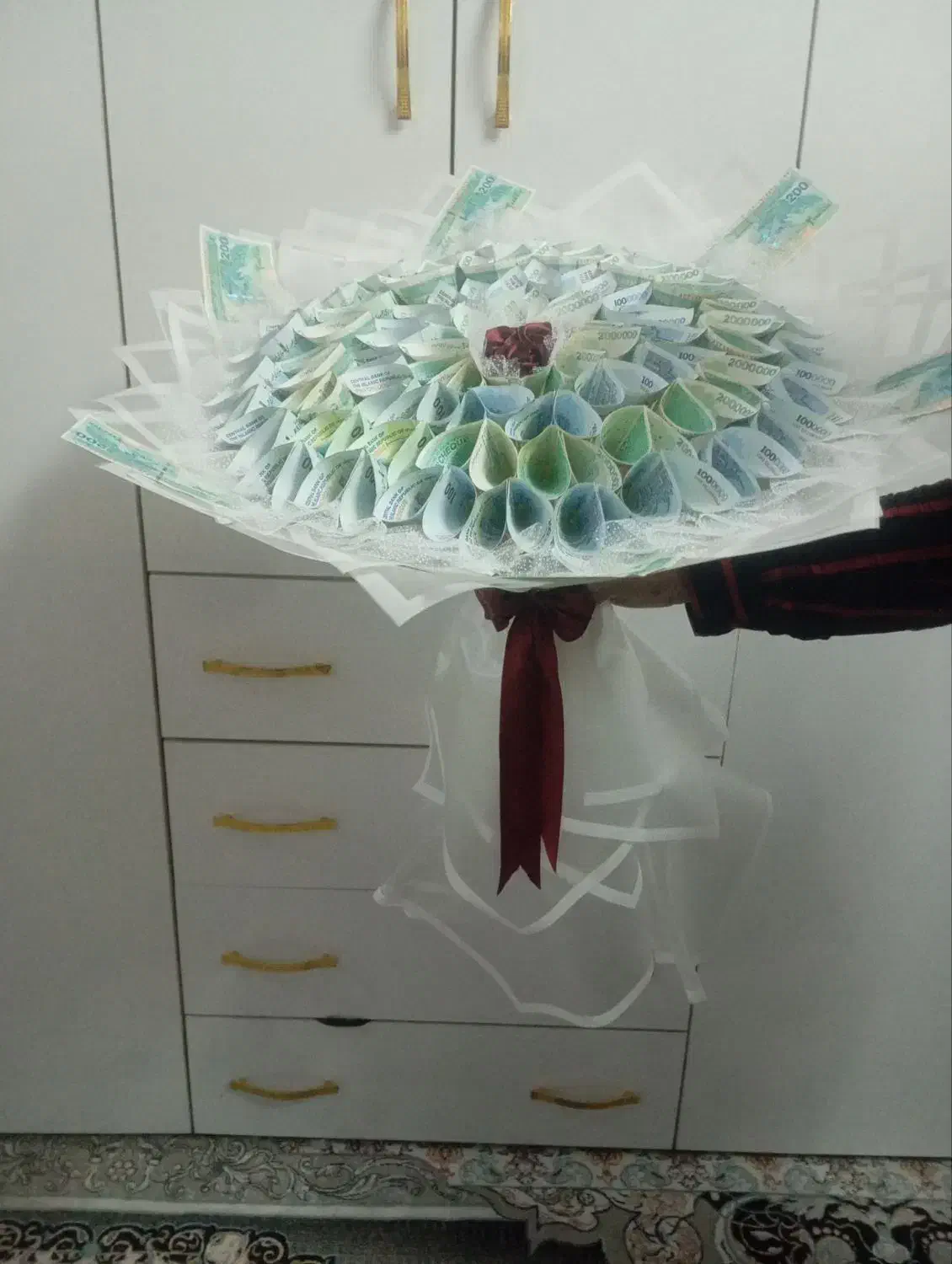 دسته گل با پول و ربان|گل مصنوعی|مشهد, رده|دیوار