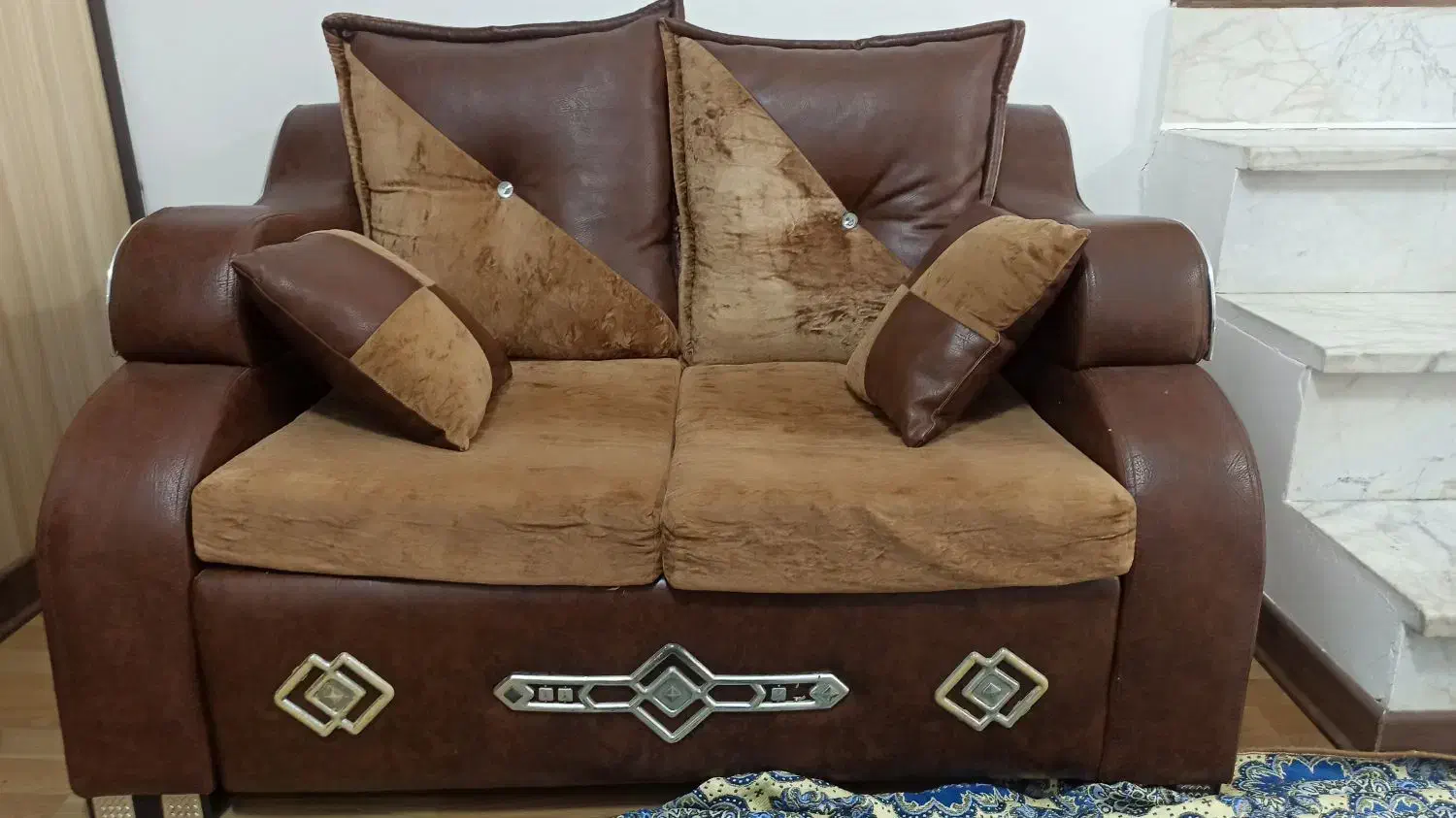 مبل چرم|مبلمان خانگی و میز عسلی|رشت, جانبازان|دیوار